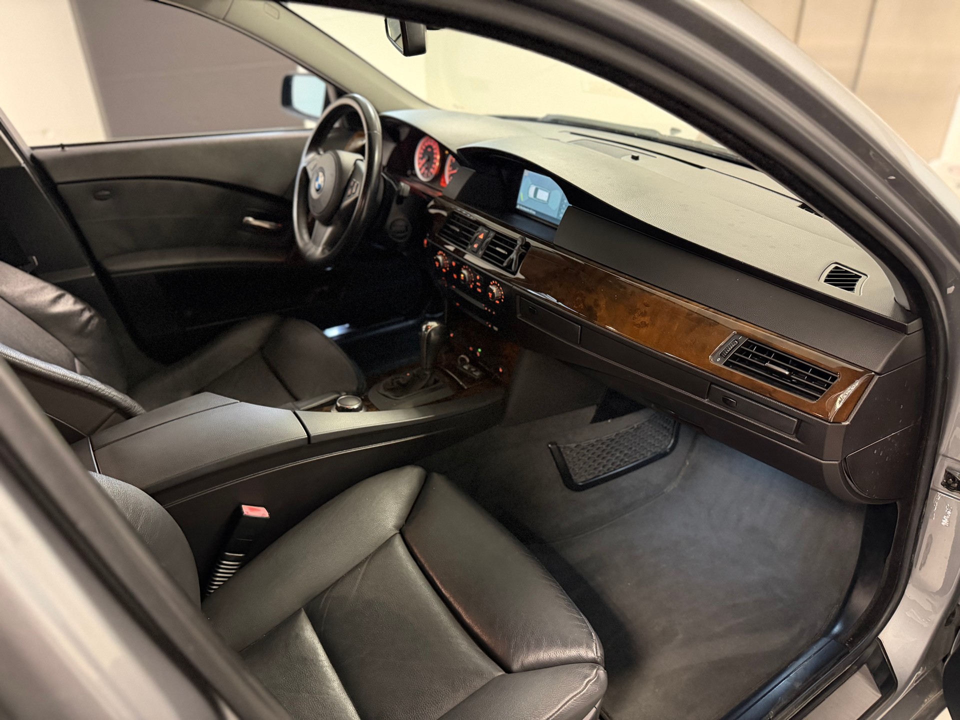 BMW 530xi Touring-image-17