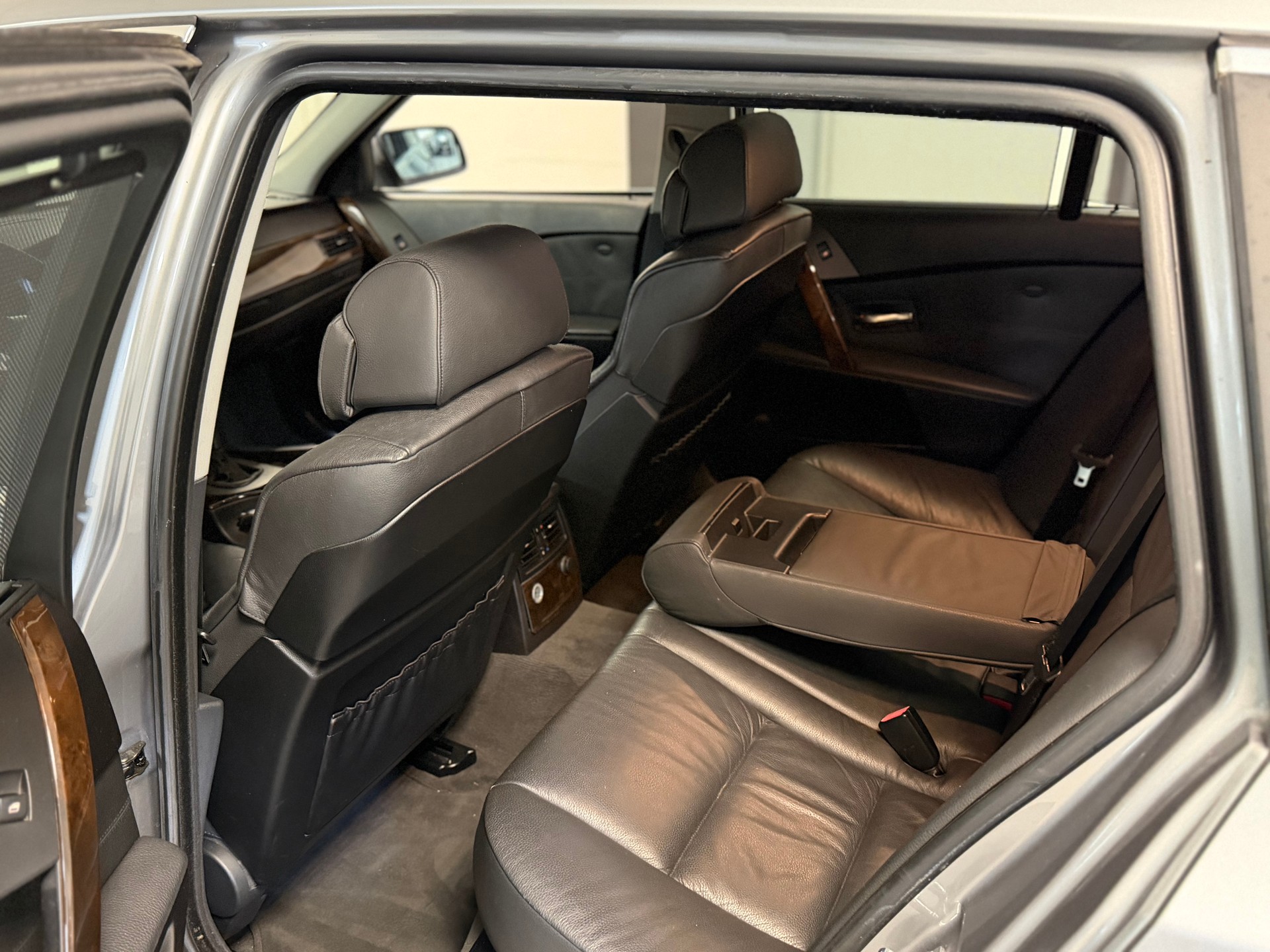 BMW 530xi Touring-image-13