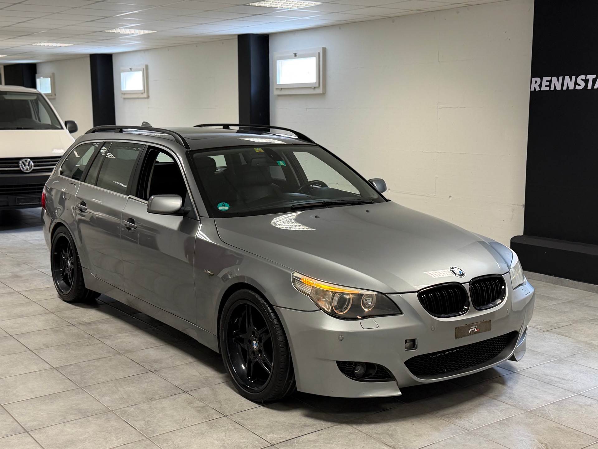 BMW 530xi Touring-image-2
