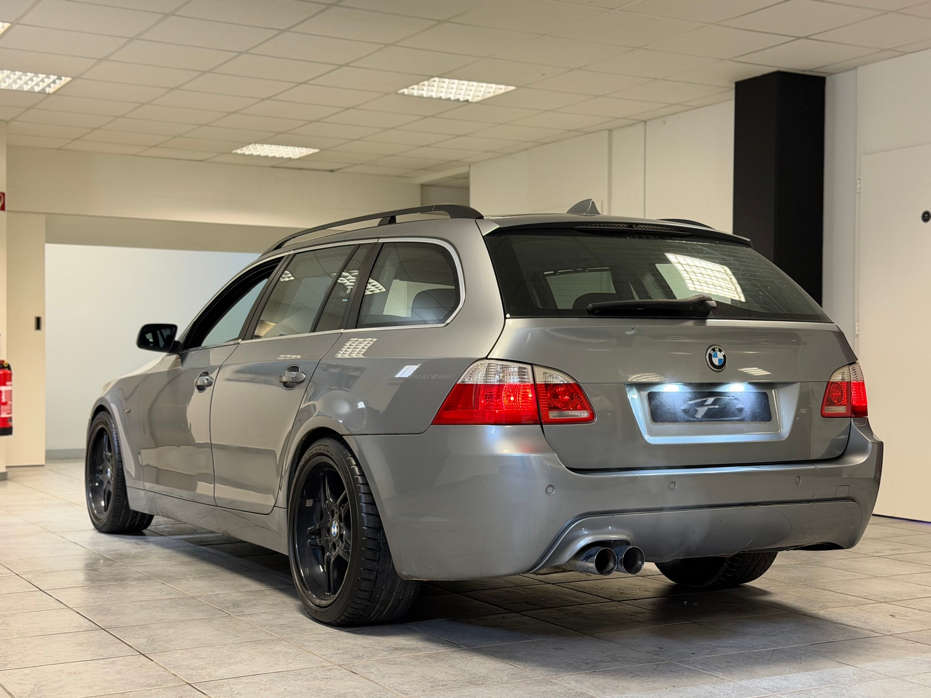 BMW 530xi Touring-image-3
