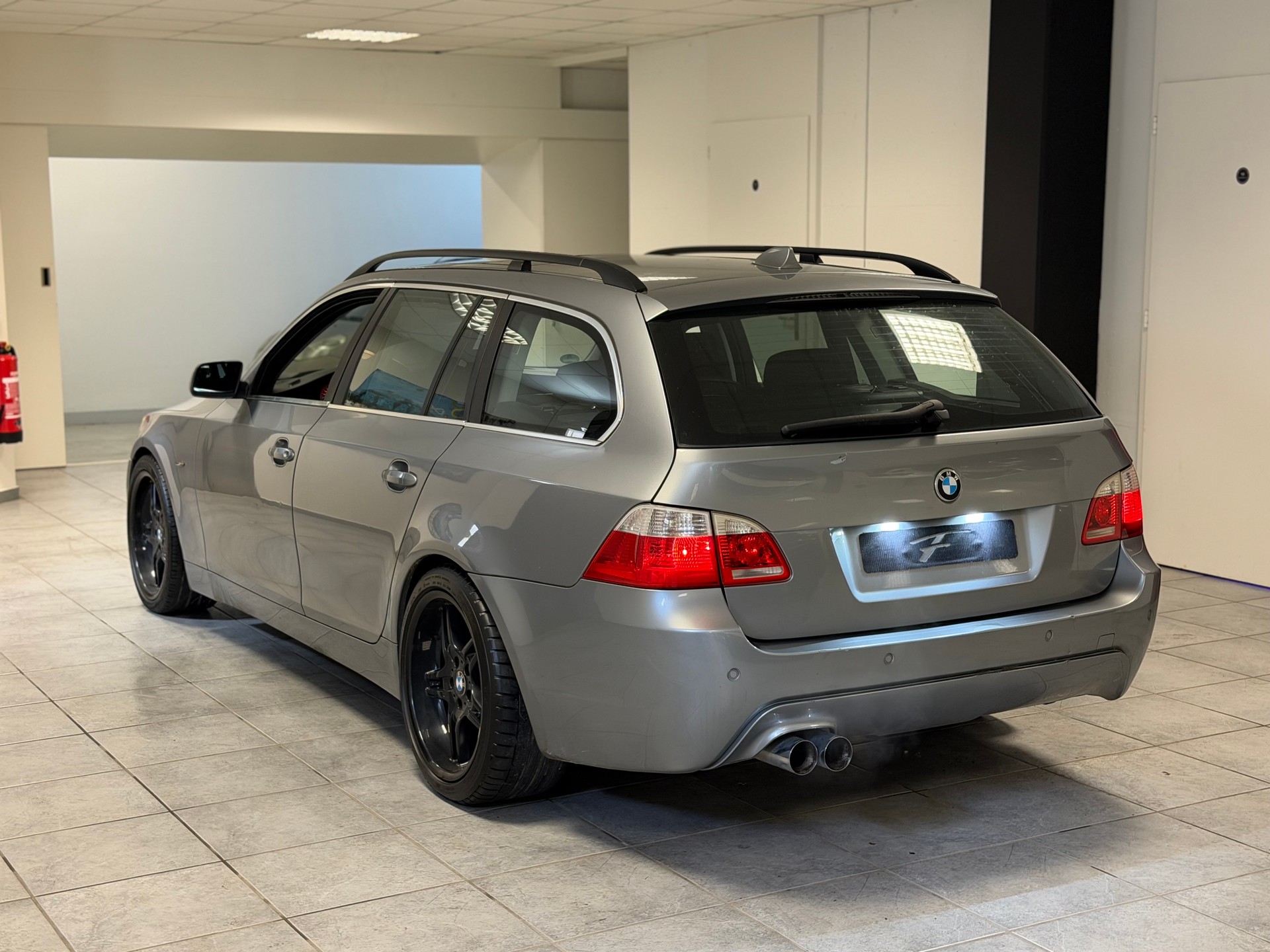 BMW 530xi Touring-image-4