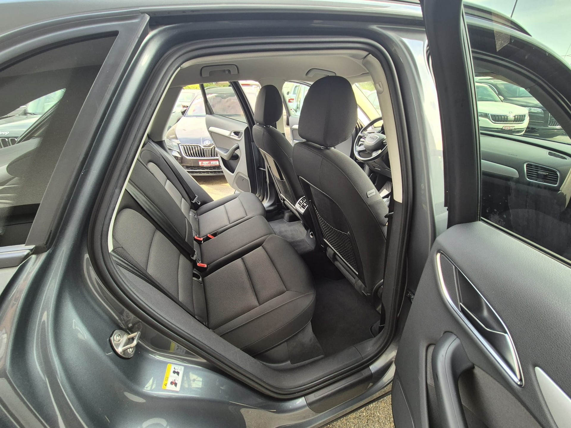 AUDI Q3 1.4 TFSI S-tronic-image-9