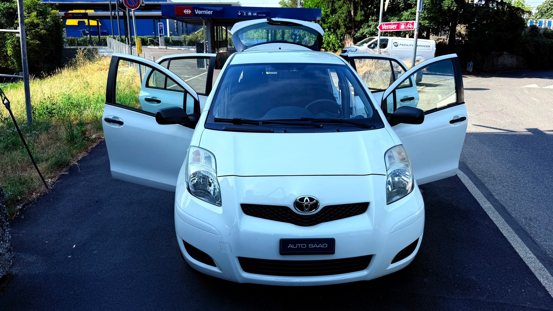 TOYOTA Yaris 1.0 Linea Terra-image-11