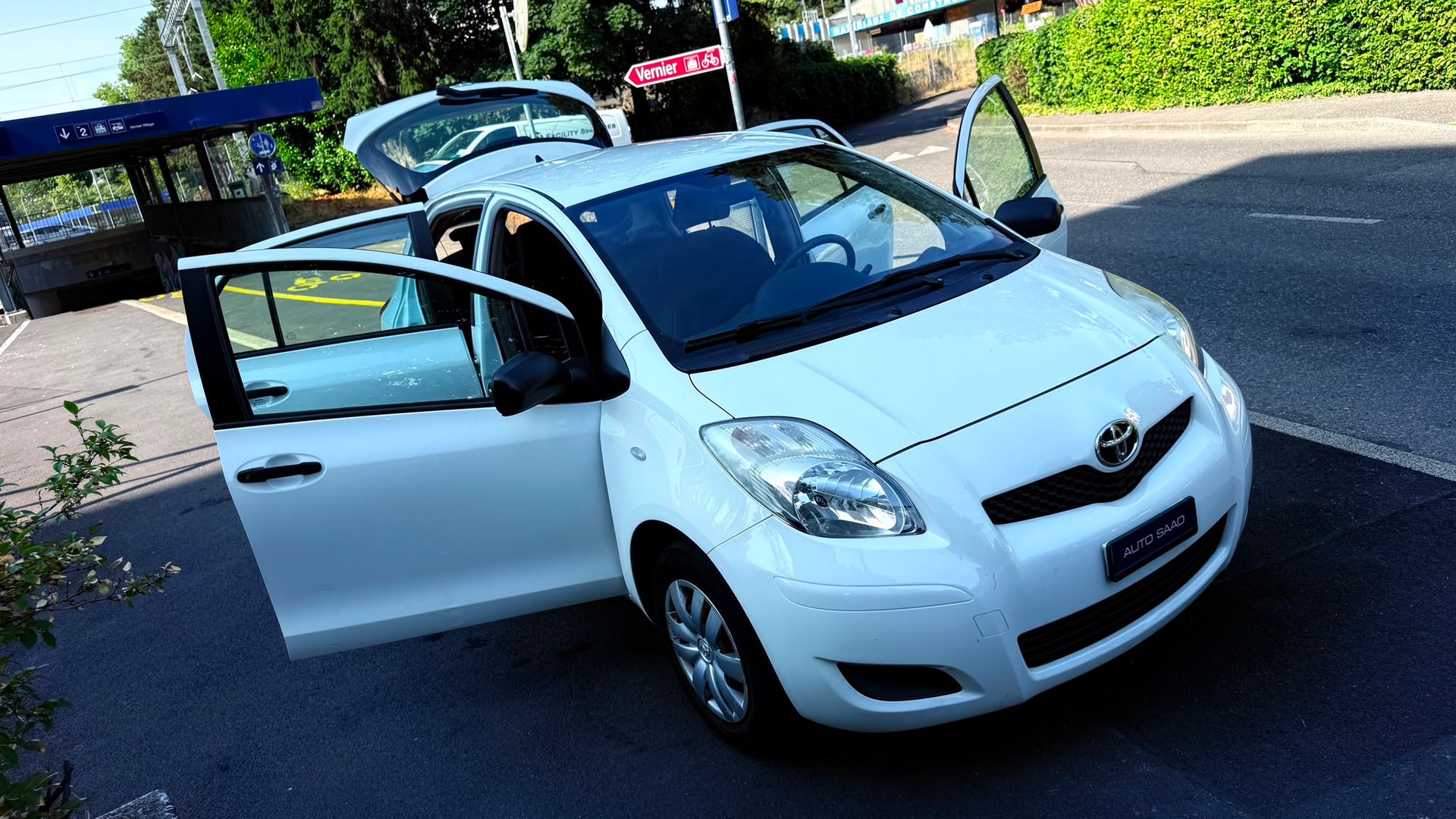 TOYOTA Yaris 1.0 Linea Terra-image-12