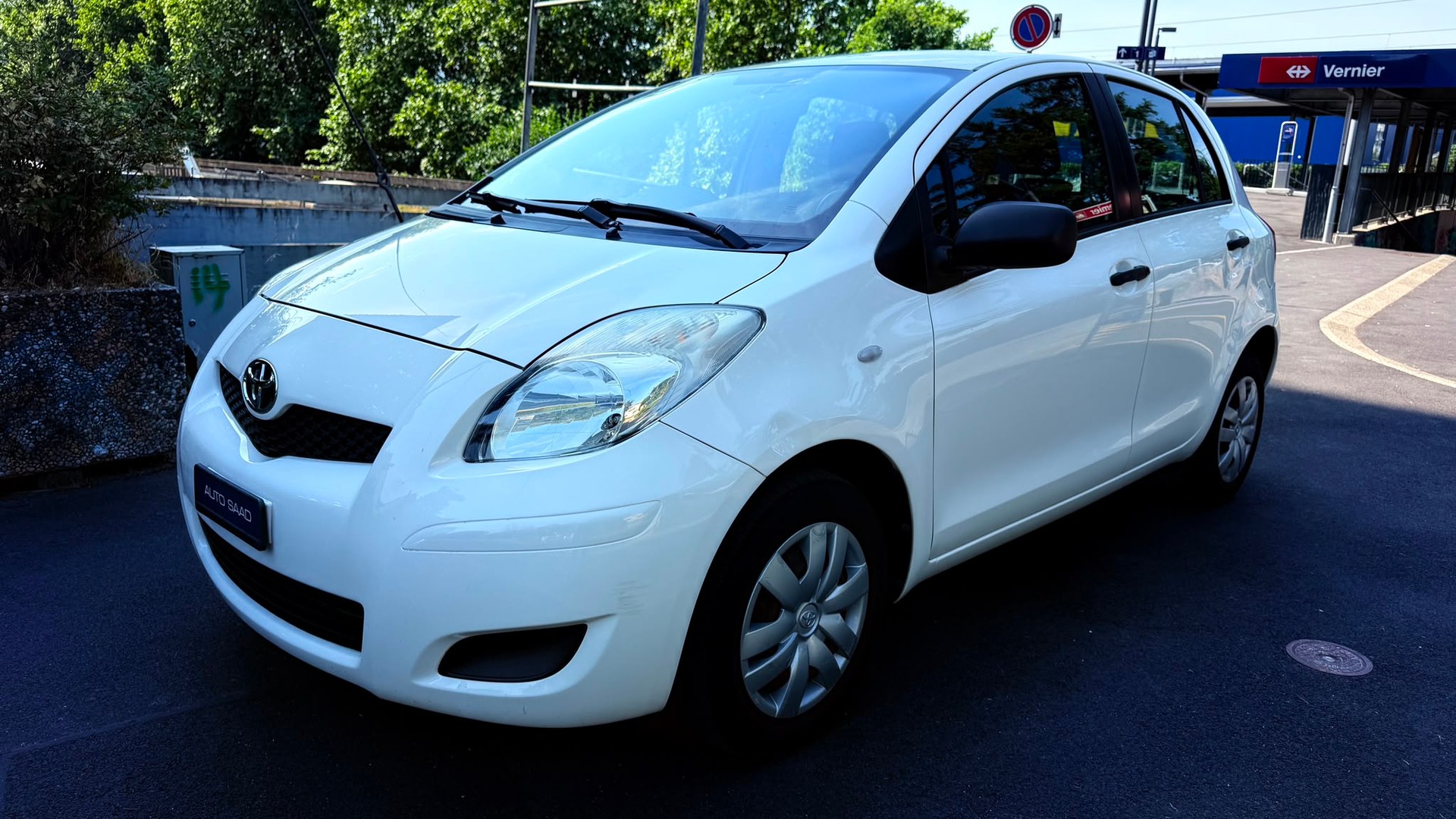 TOYOTA Yaris 1.0 Linea Terra-image-1