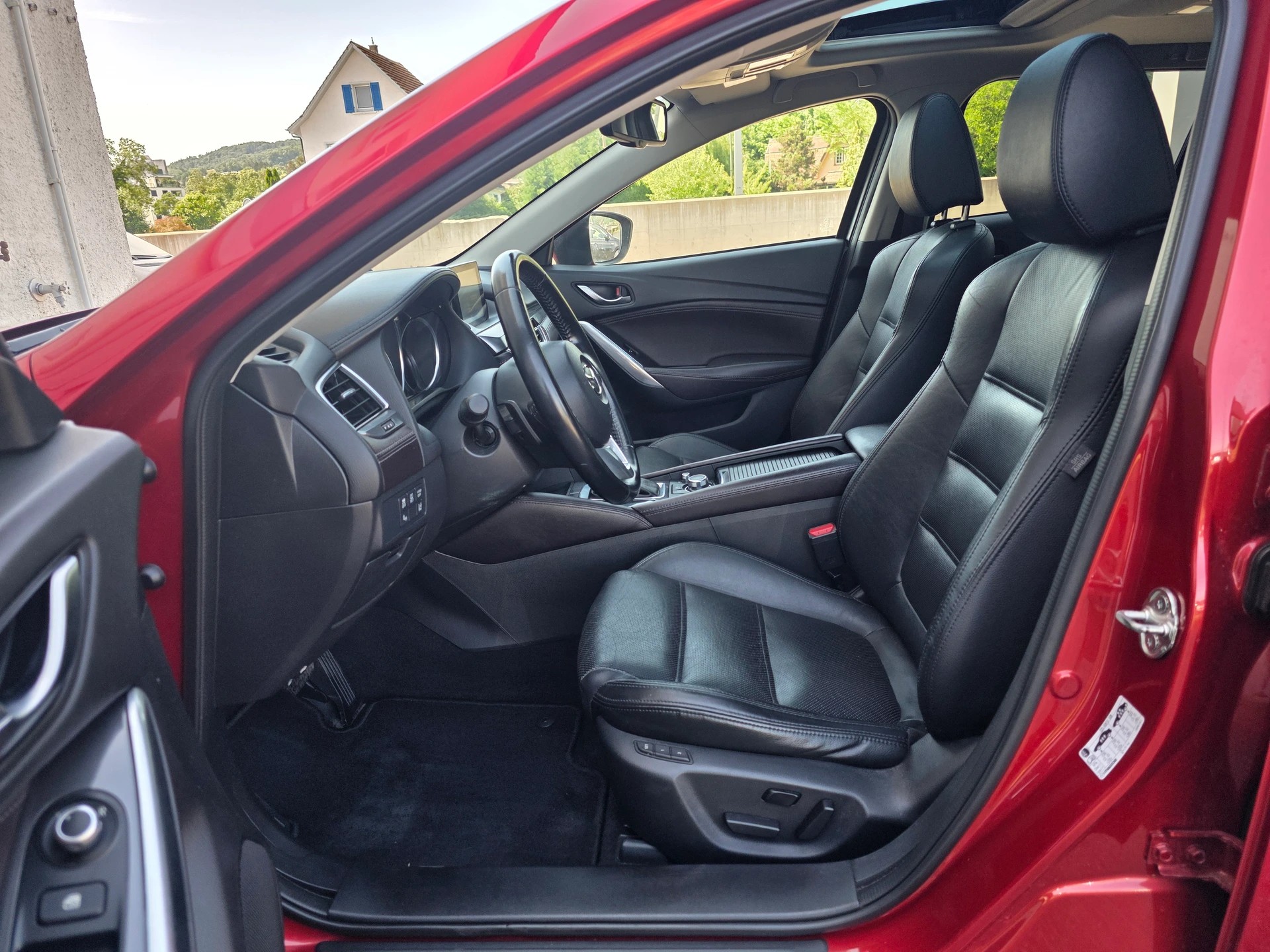 MAZDA 6 SW 2.2 D Revolution AWD Automatic Skyactive-D * CH-Fahrzeug * inkl. 1 Jahr Garantie *-image-6