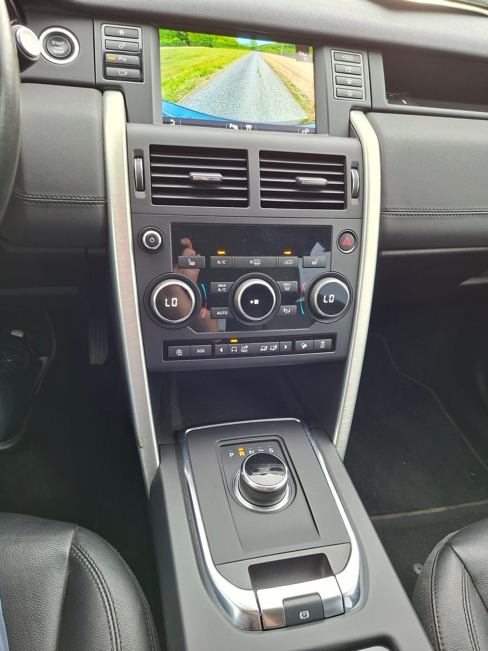LAND ROVER Discovery Sport 2.0 SD4 SE AT9-image-12