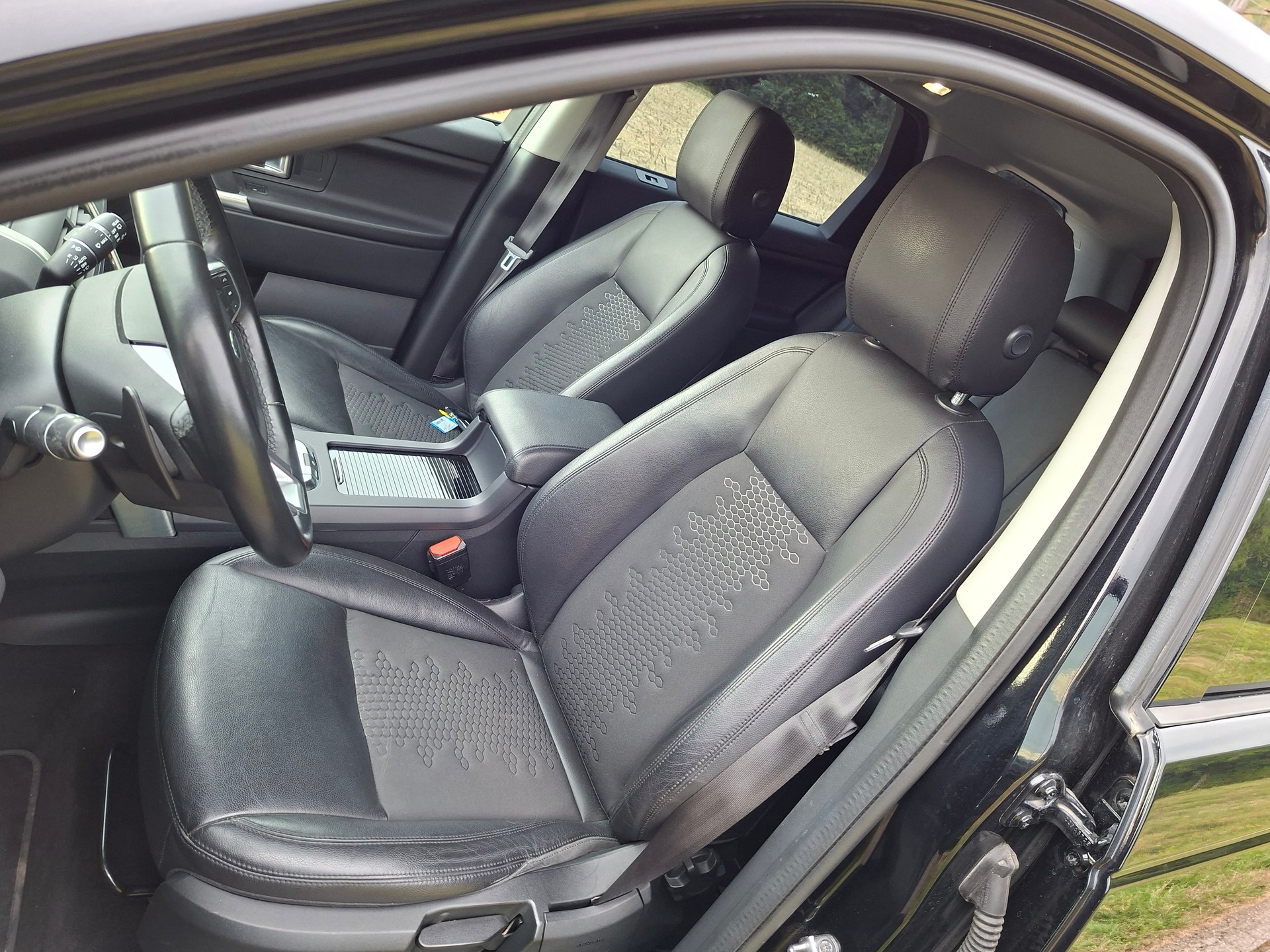 LAND ROVER Discovery Sport 2.0 SD4 SE AT9-image-9