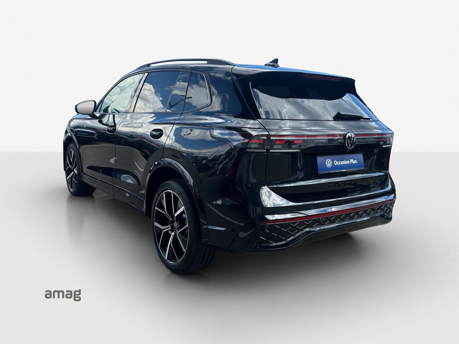 VW Tiguan 2.0 TSI DSG R-Line 4Motion-image-2