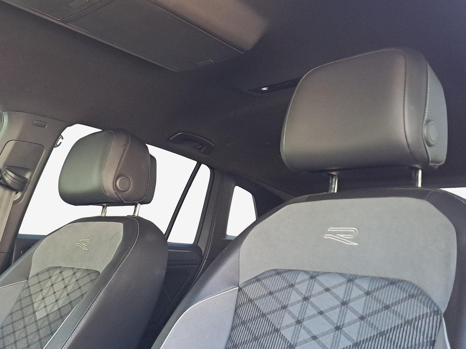 VW Tiguan 2.0TSI R-Line 4Motion DSG-image-15