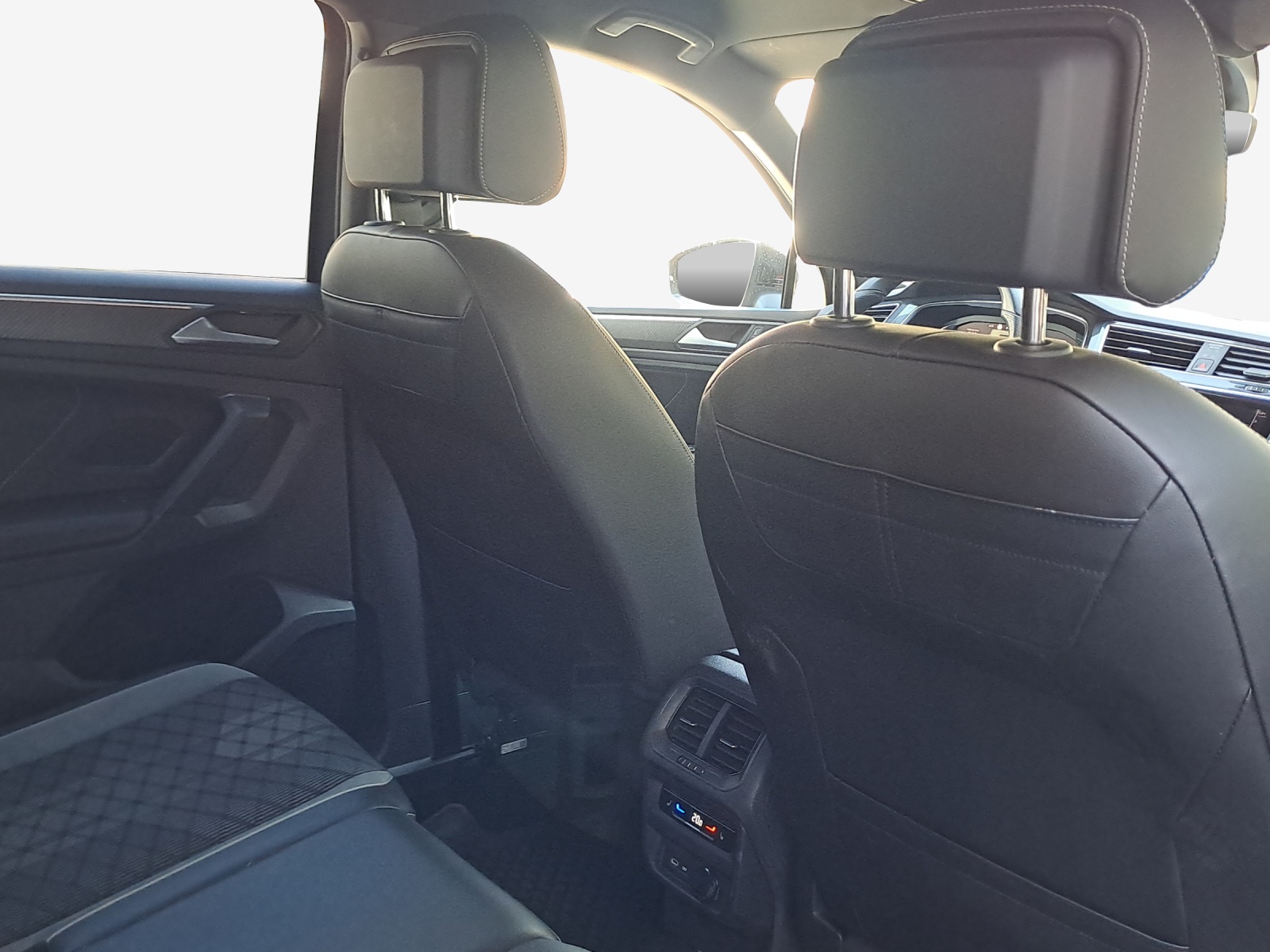 VW Tiguan 2.0TSI R-Line 4Motion DSG-image-11