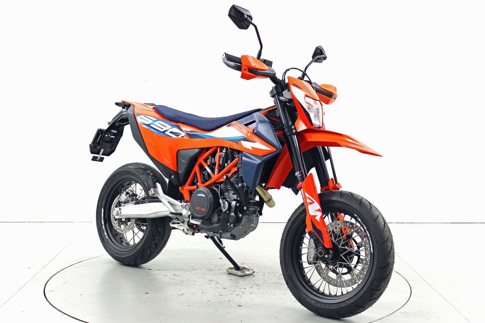 KTM SMC 690 R ABS-showroom-element-1