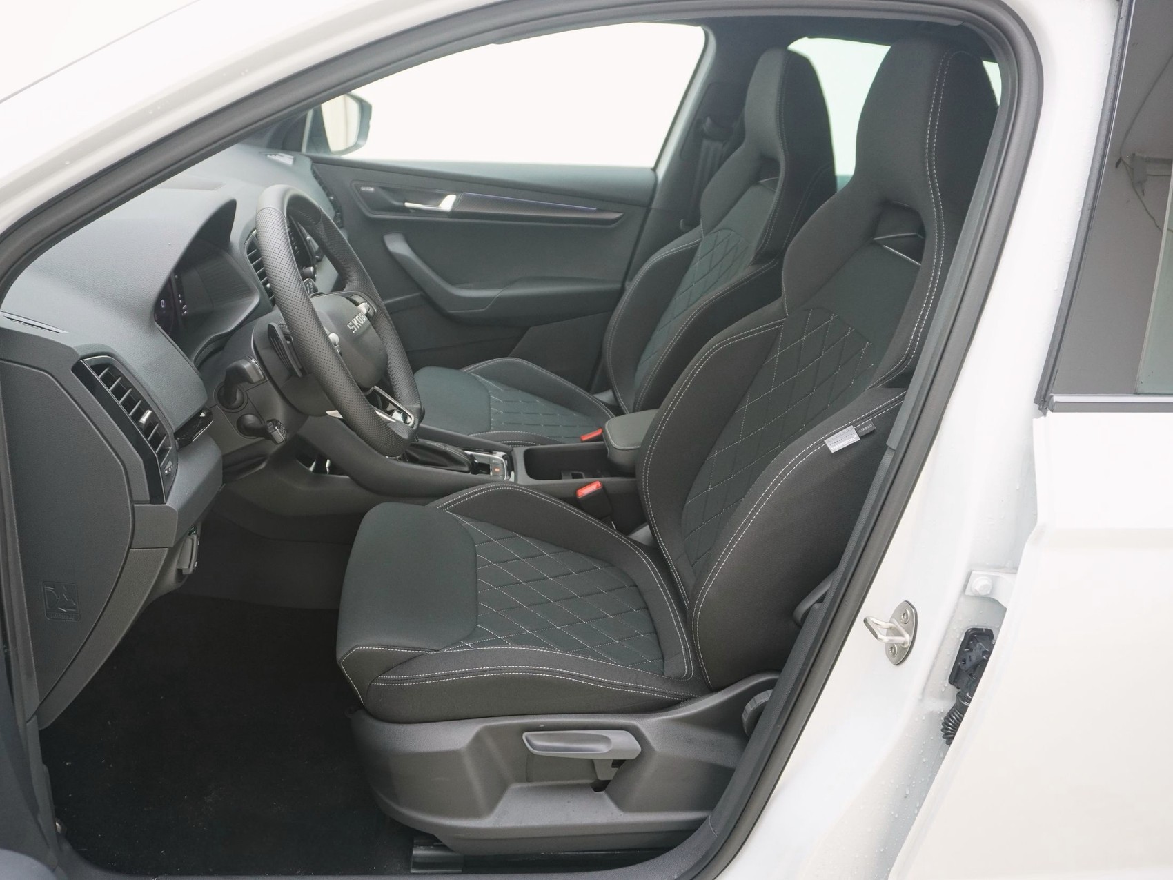 SKODA Karoq 1.5 TSI SportLine DSG-image-12