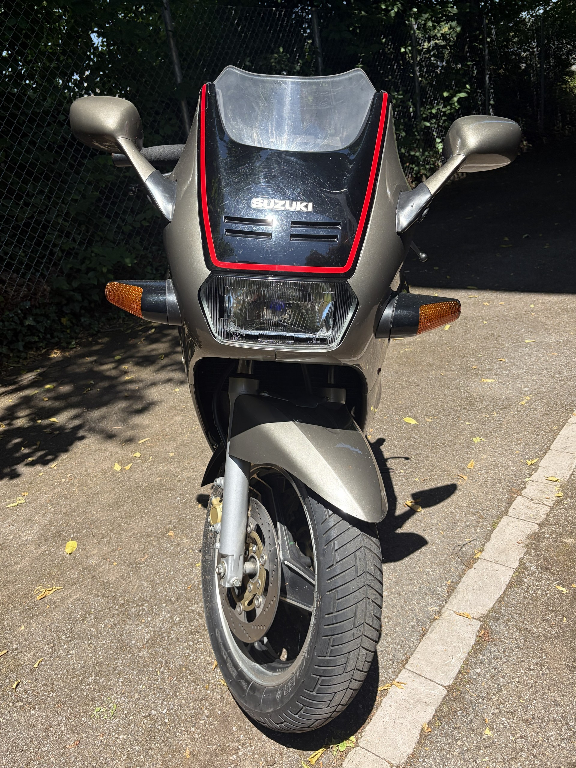 SUZUKI GSX 1100 F M/N-image-1