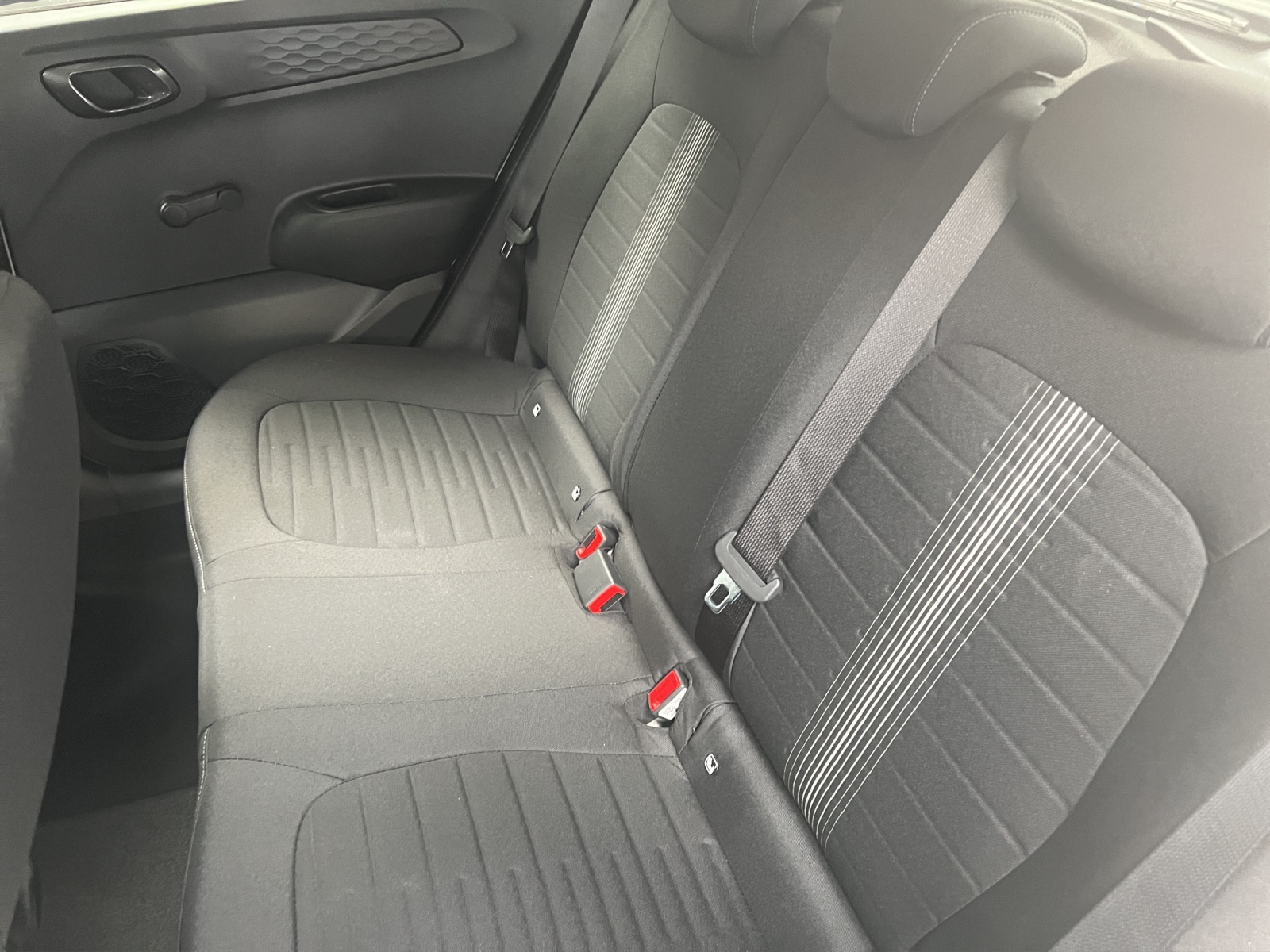 HYUNDAI i10 1.2 Amplia Aut.-image-9