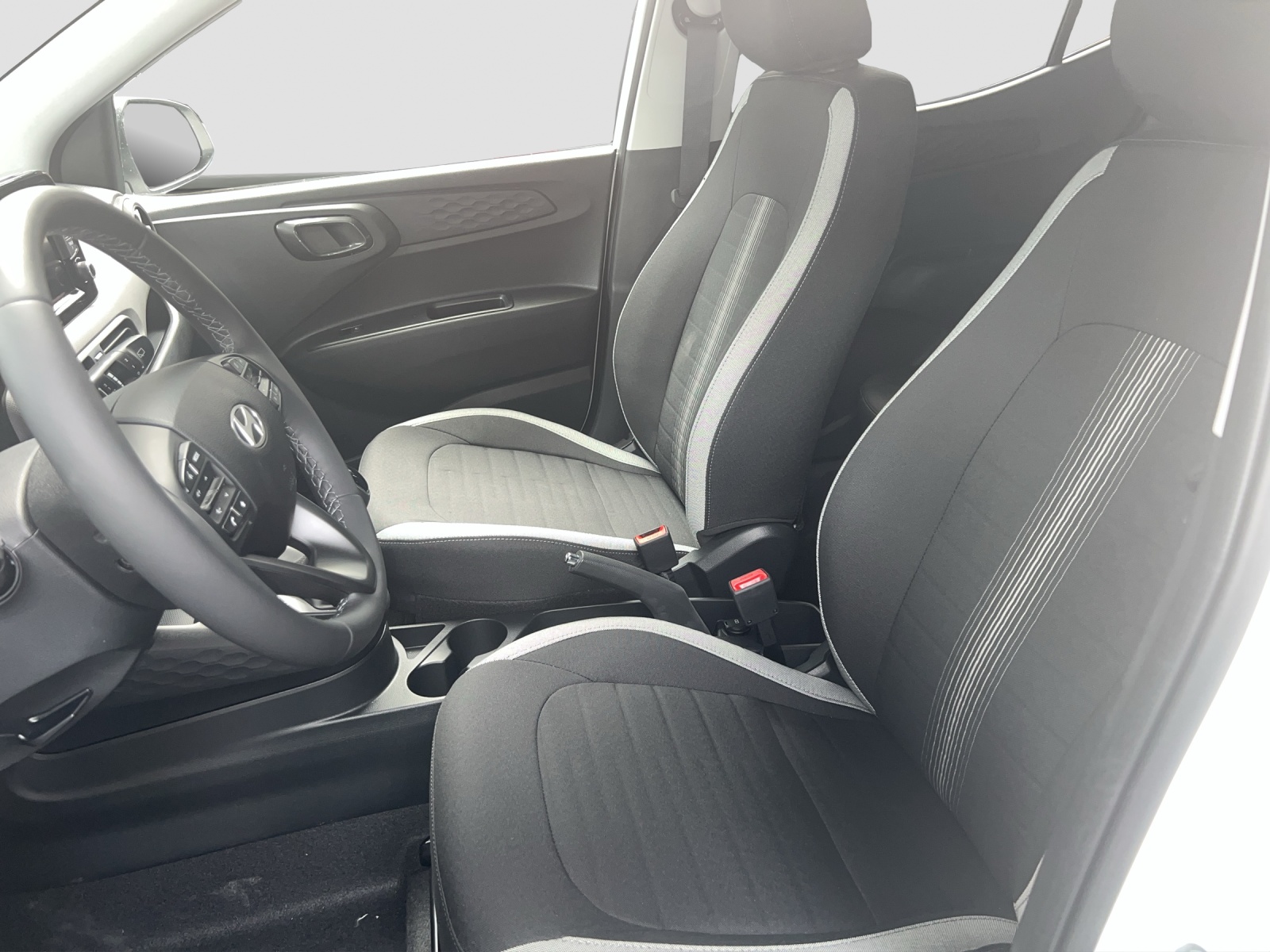HYUNDAI i10 1.2 Amplia Aut.-image-8