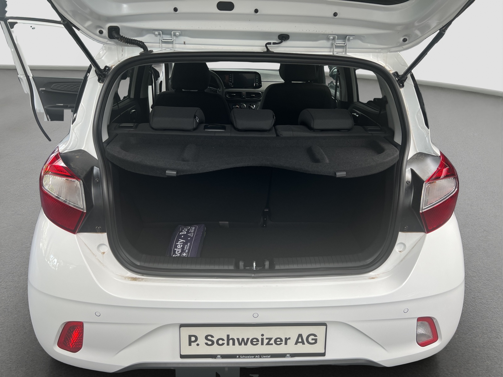 HYUNDAI i10 1.2 Amplia Aut.-image-13