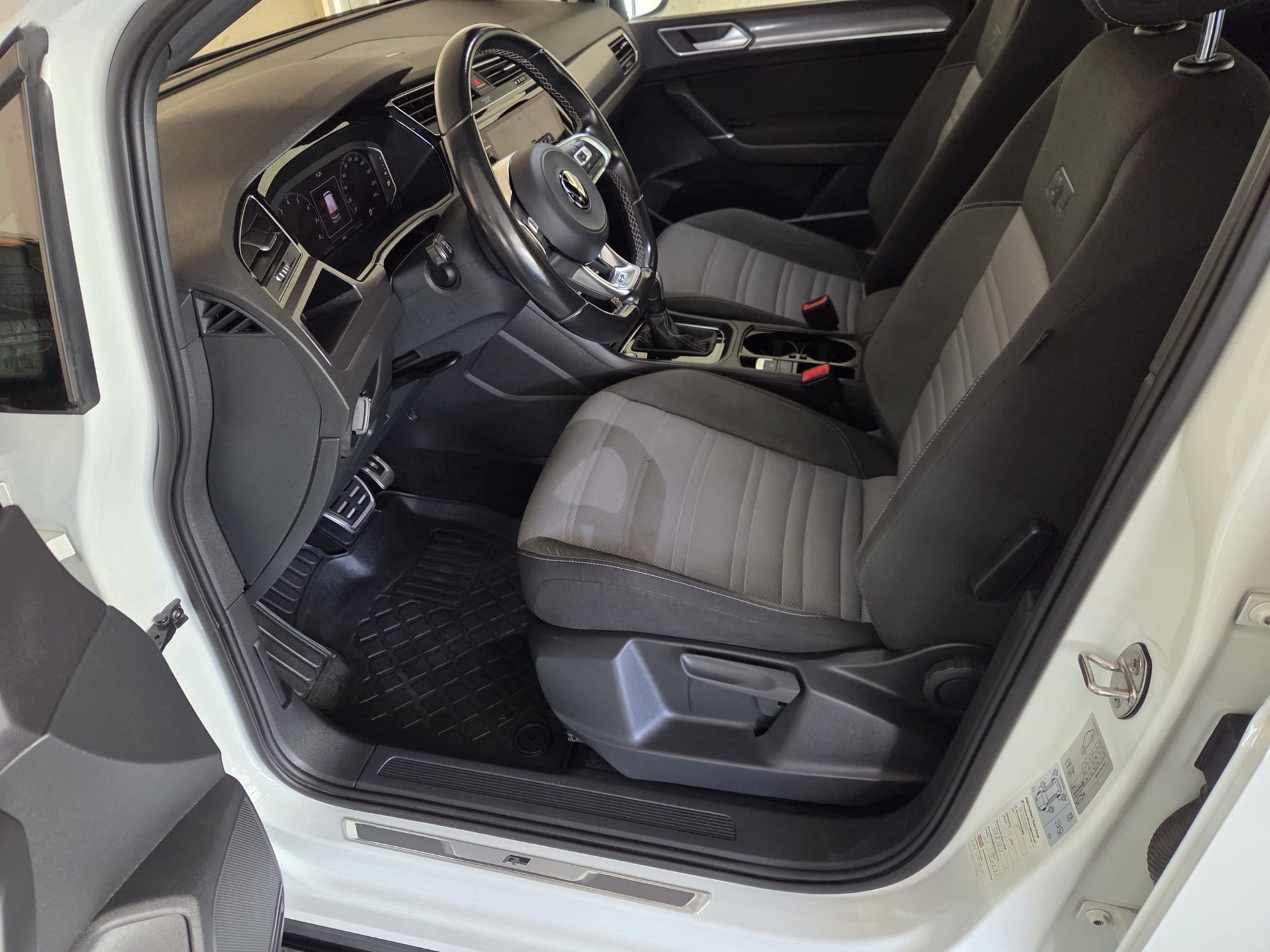 VW Touran 1.5 TSI EVO Highline DSG-image-9