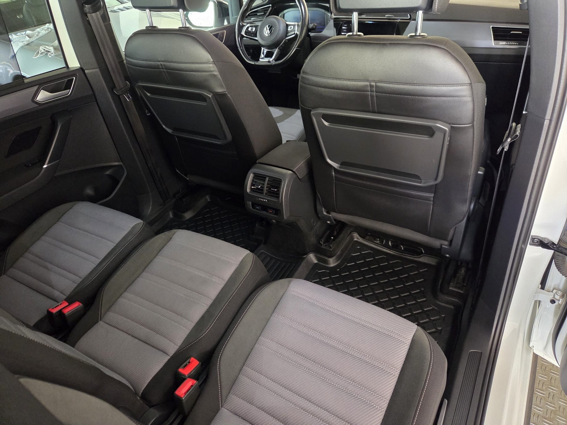 VW Touran 1.5 TSI EVO Highline DSG-image-11