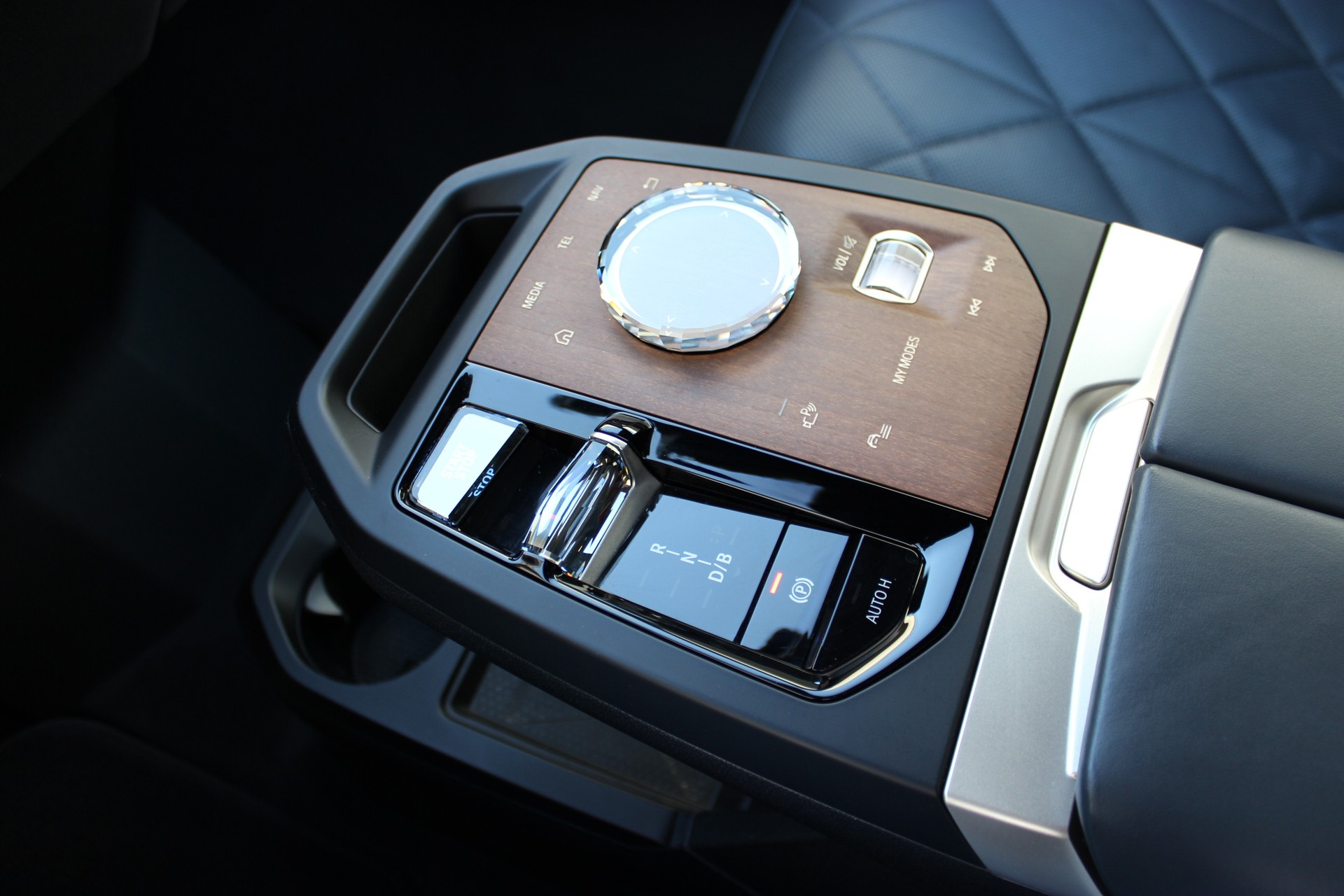 BMW iX xDrive50 *0.9%-LEASINGAKTION*-image-11