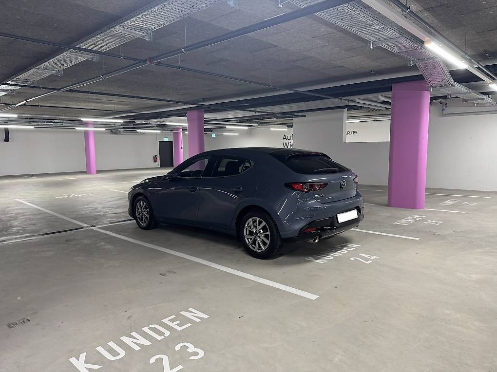 MAZDA 3-image-2