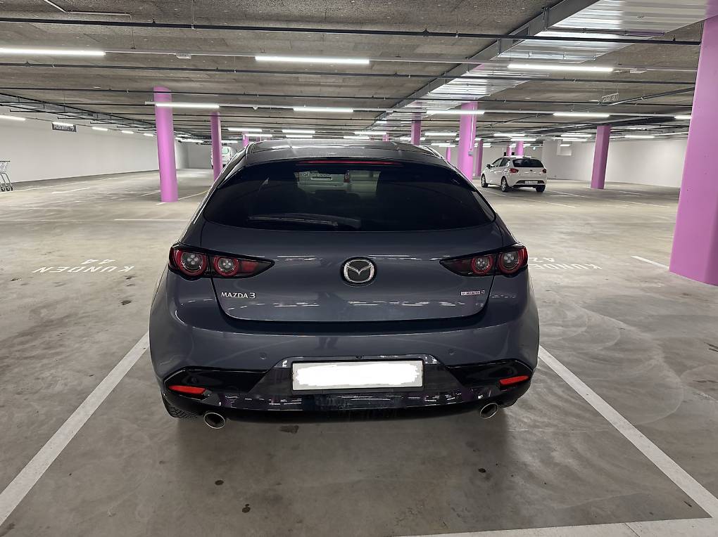 MAZDA 3-image-1
