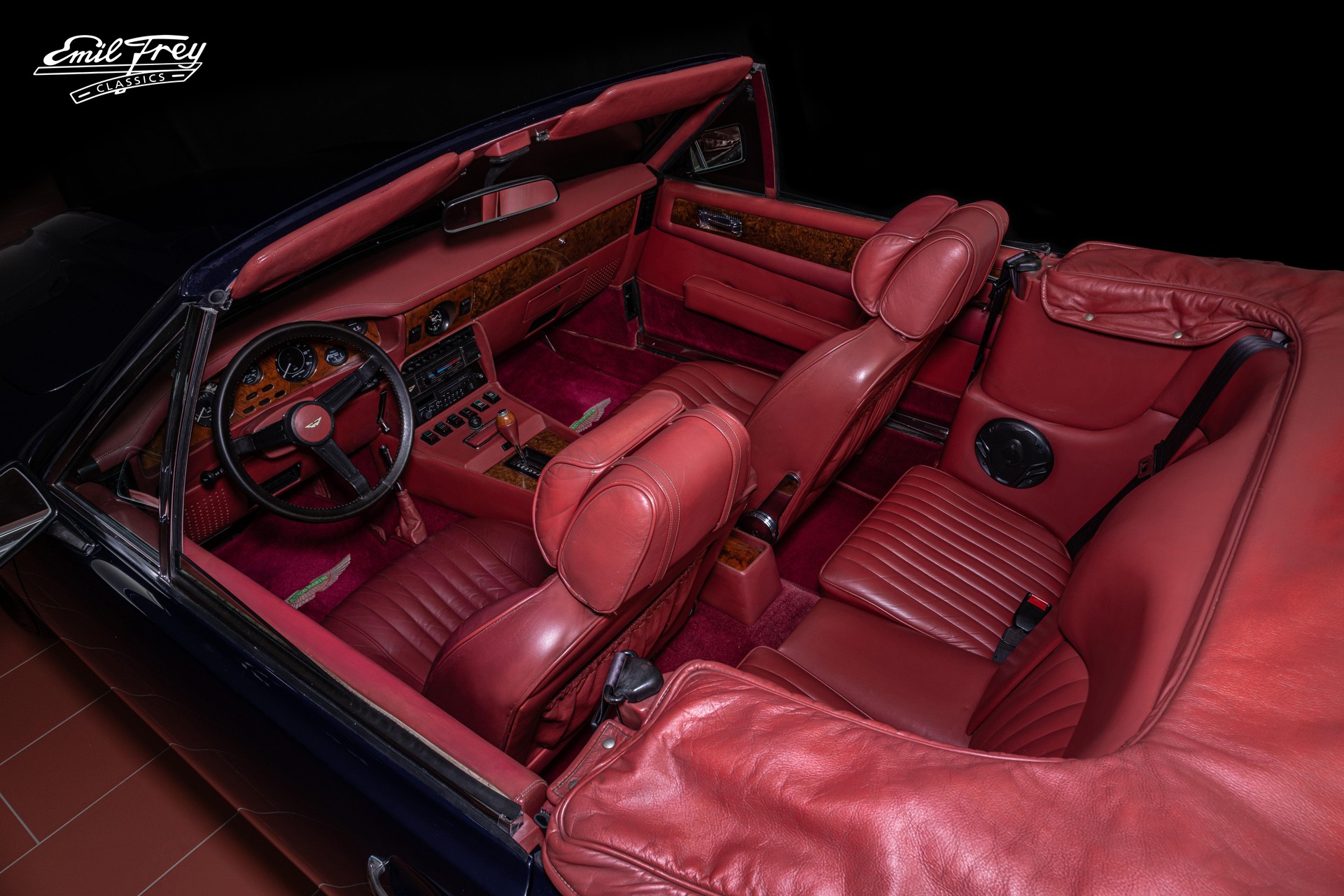 ASTON MARTIN Volante-image-7
