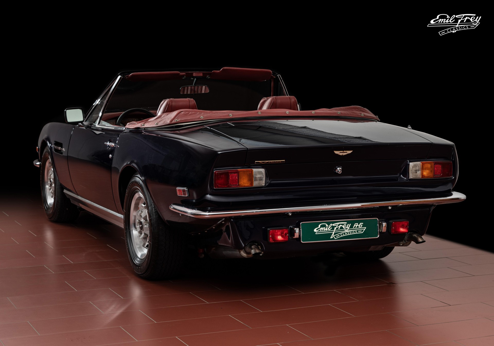 ASTON MARTIN Volante-showroom-element-2
