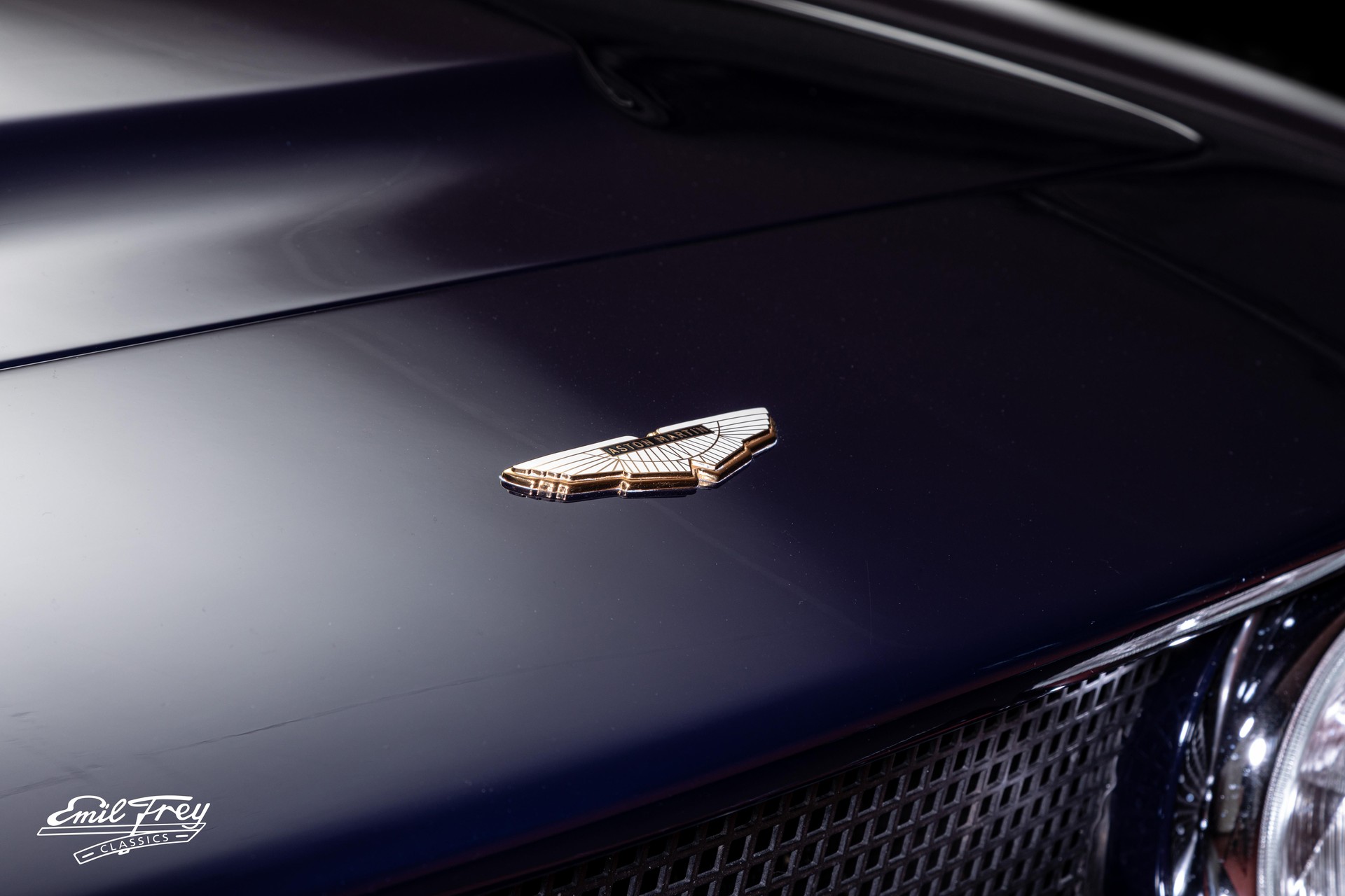 ASTON MARTIN Volante-image-4