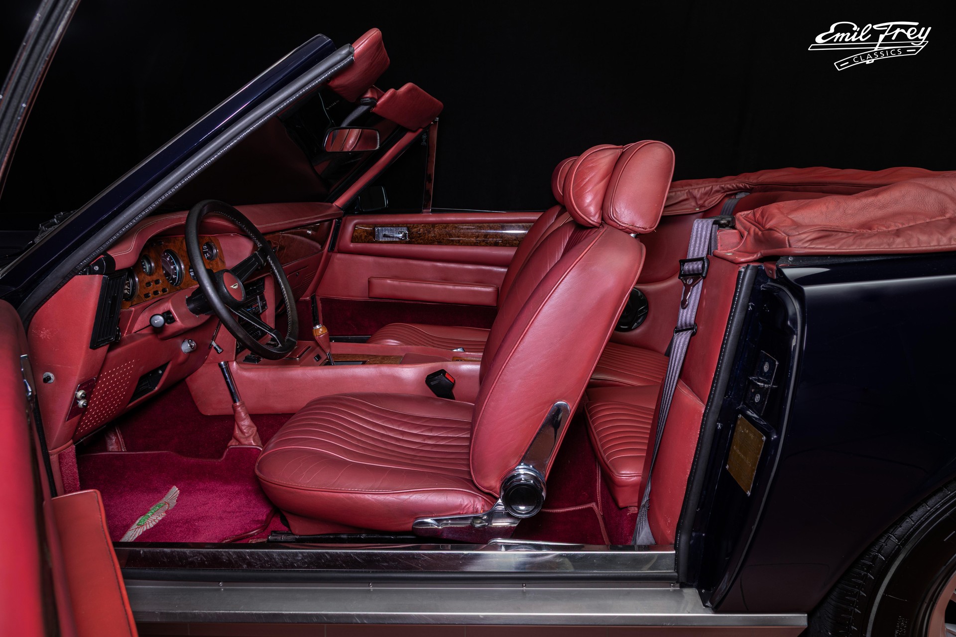 ASTON MARTIN Volante-image-8