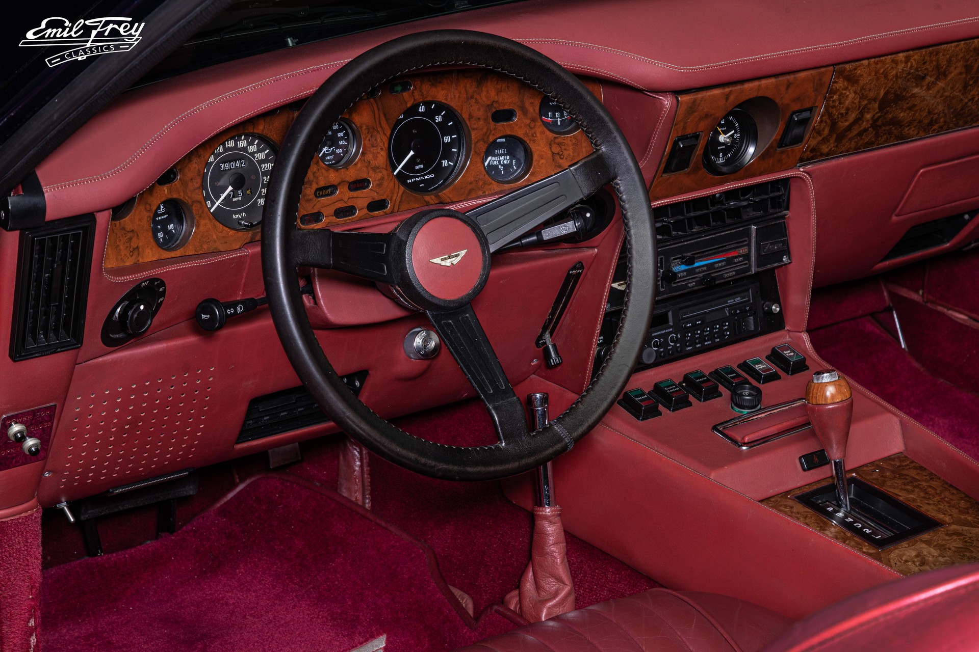 ASTON MARTIN Volante-image-5