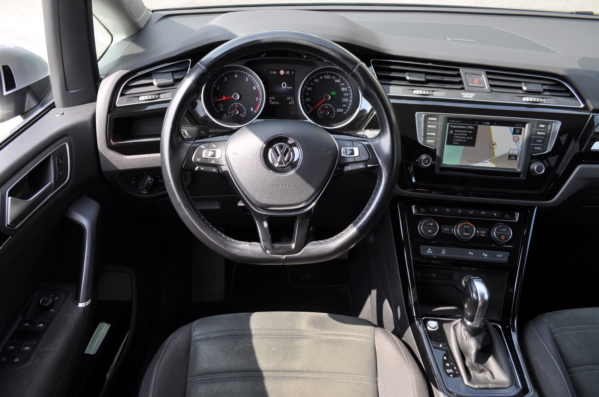 VW Touran 1.8 TSI BlueMotion Technology Highline DSG-image-9
