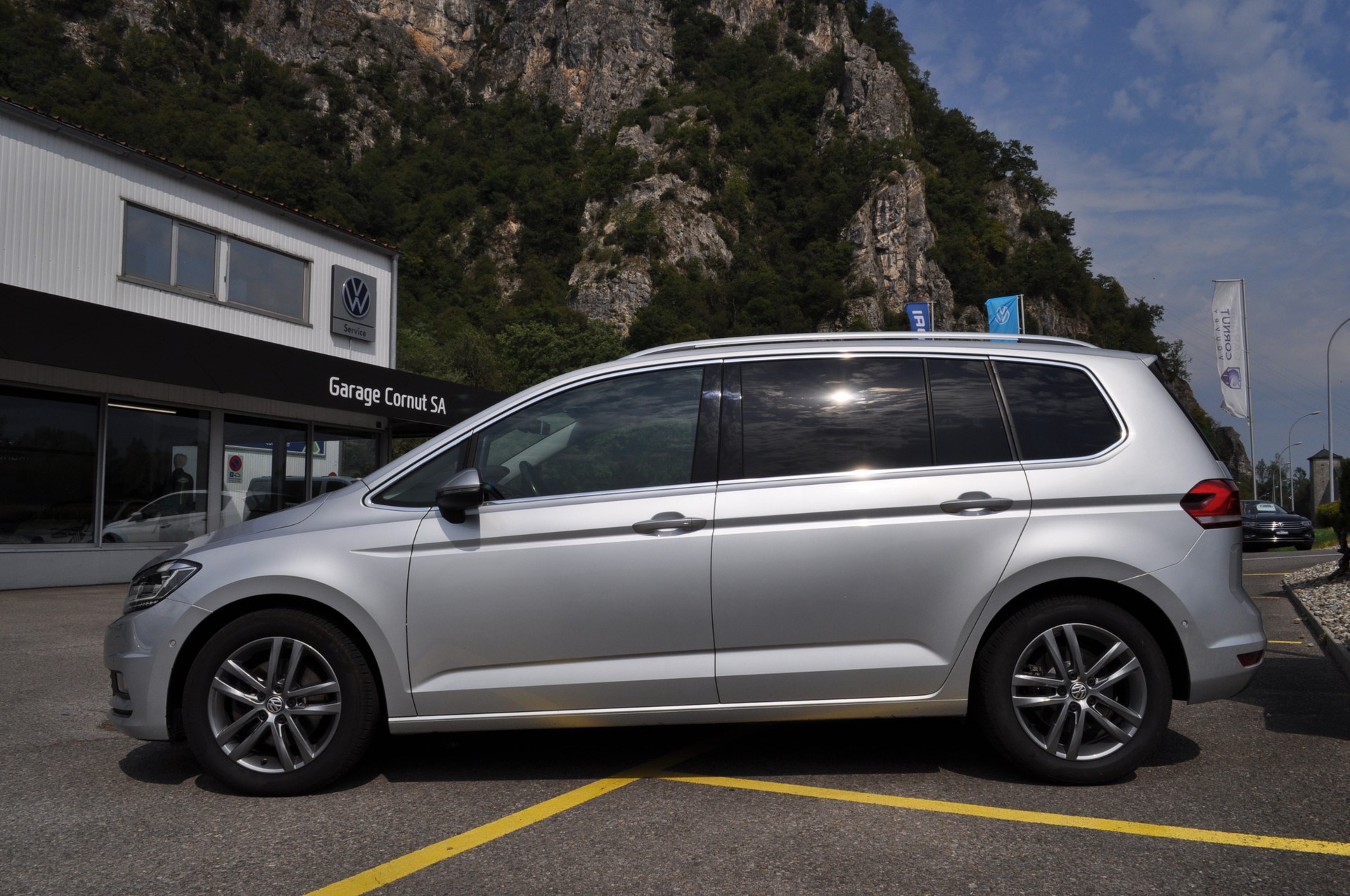 VW Touran 1.8 TSI BlueMotion Technology Highline DSG-image-2