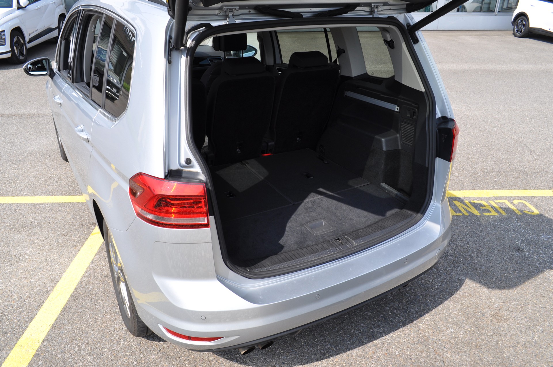 VW Touran 1.8 TSI BlueMotion Technology Highline DSG-image-6