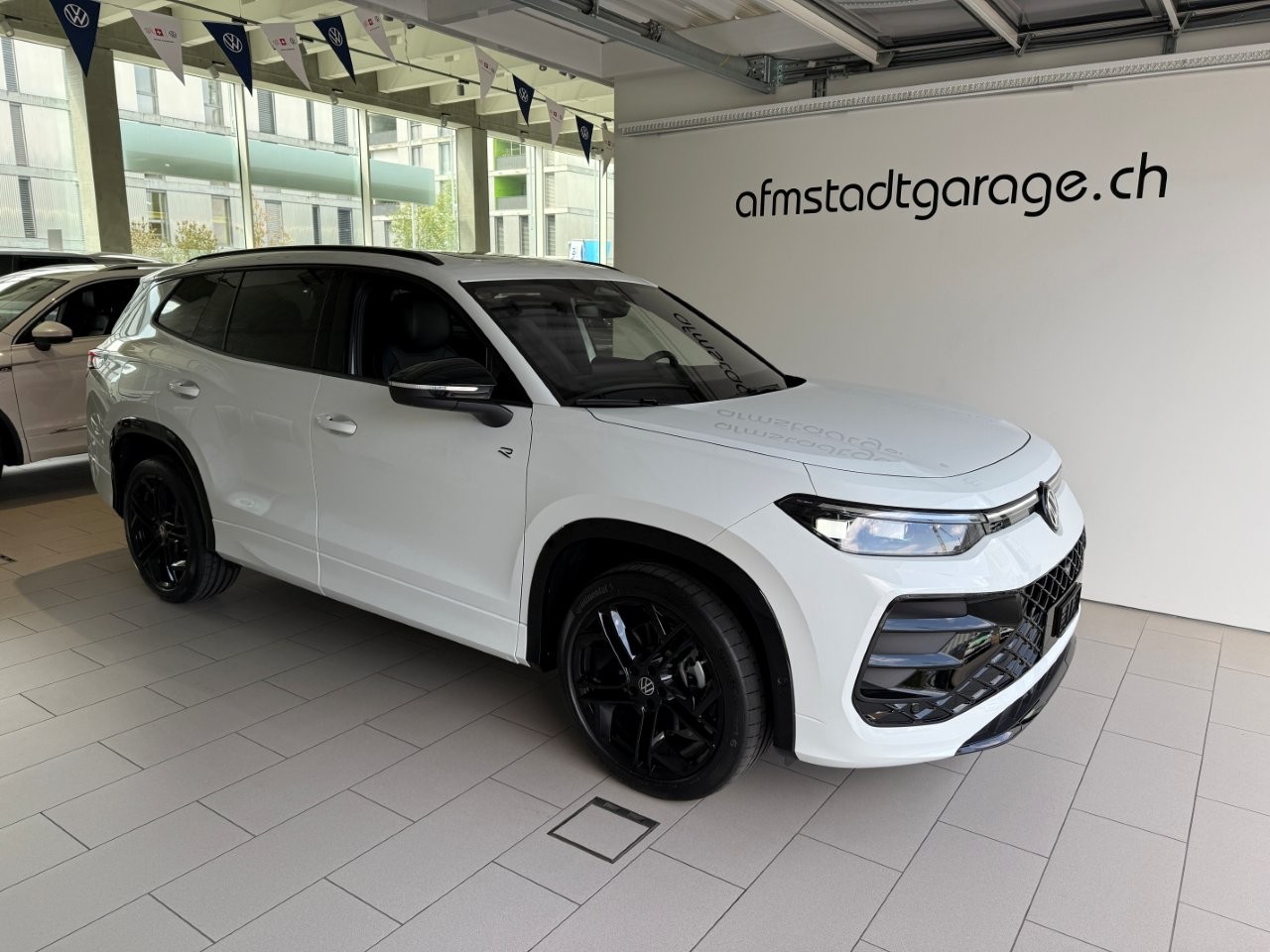 VW Tayron 2.0 TSI R-Line Plus DSG 4Motion-image-0
