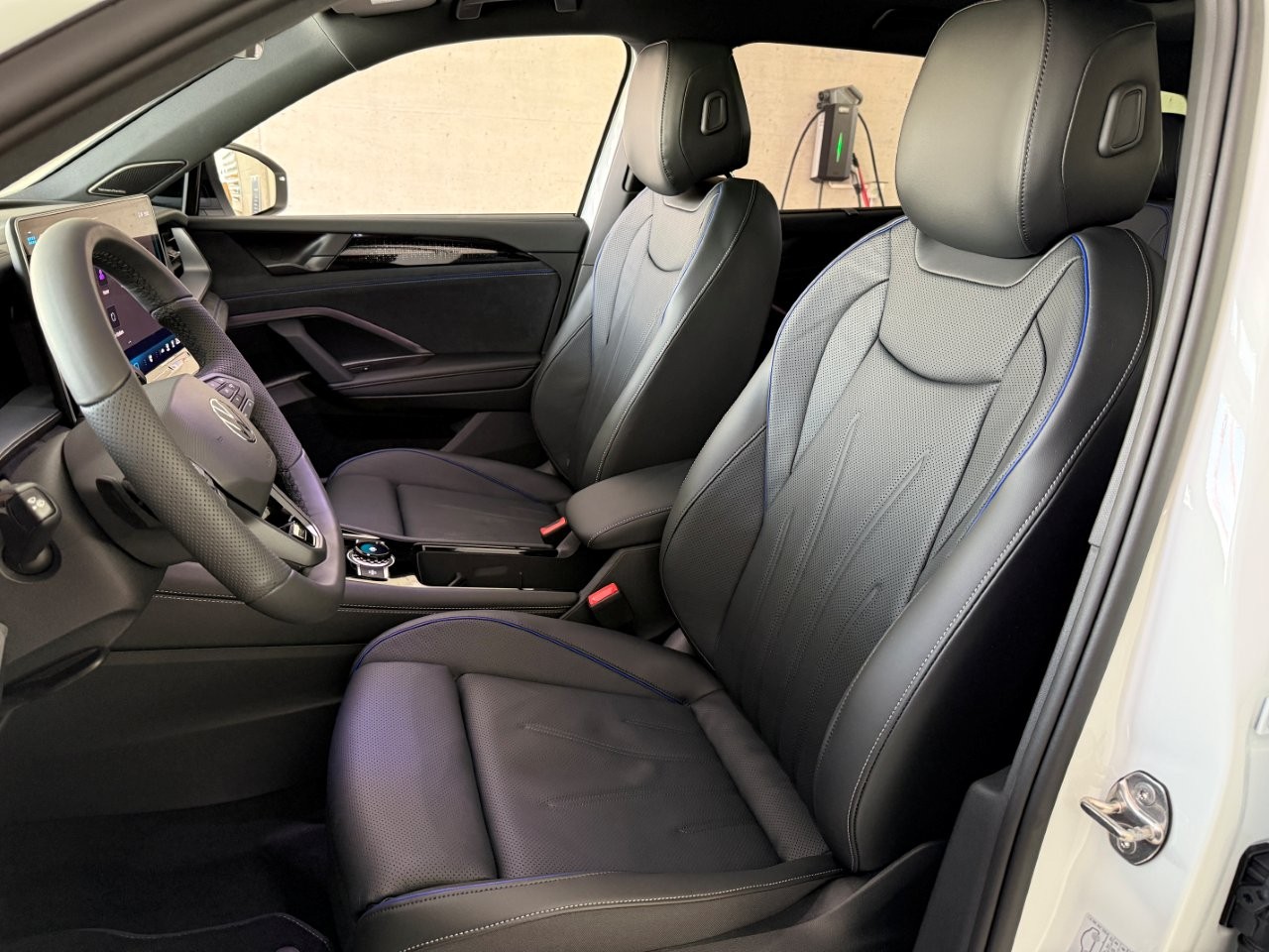 VW Tayron 2.0 TSI R-Line Plus DSG 4Motion-image-3