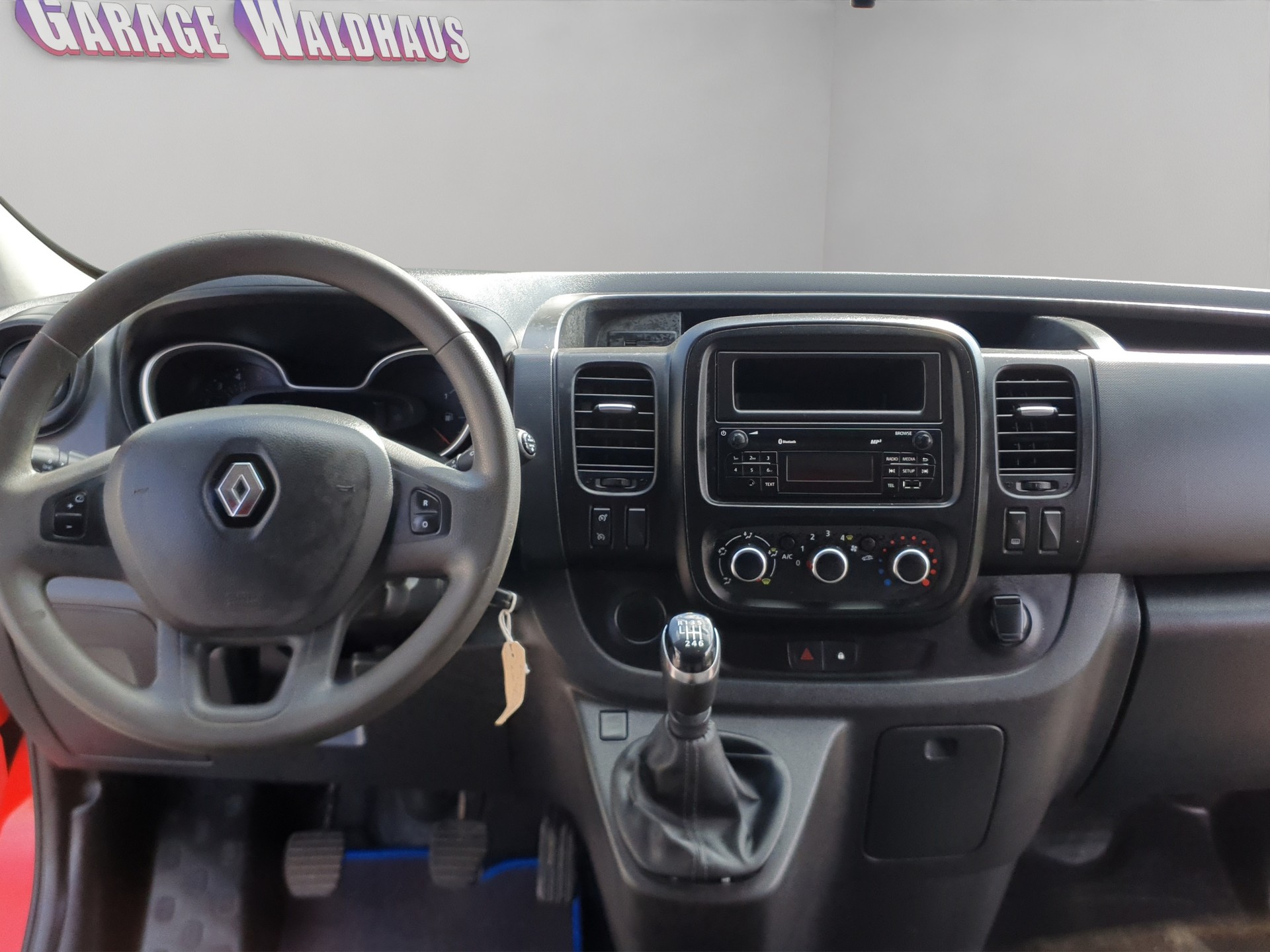 RENAULT Trafic 2.0 Energy dCi 120 3.0t Business L1H1-image-12