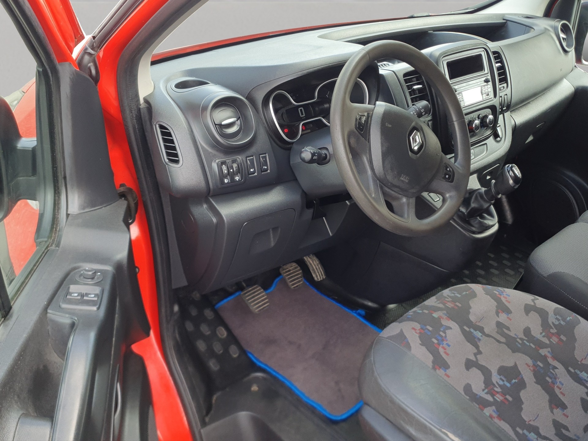 RENAULT Trafic 2.0 Energy dCi 120 3.0t Business L1H1-image-9