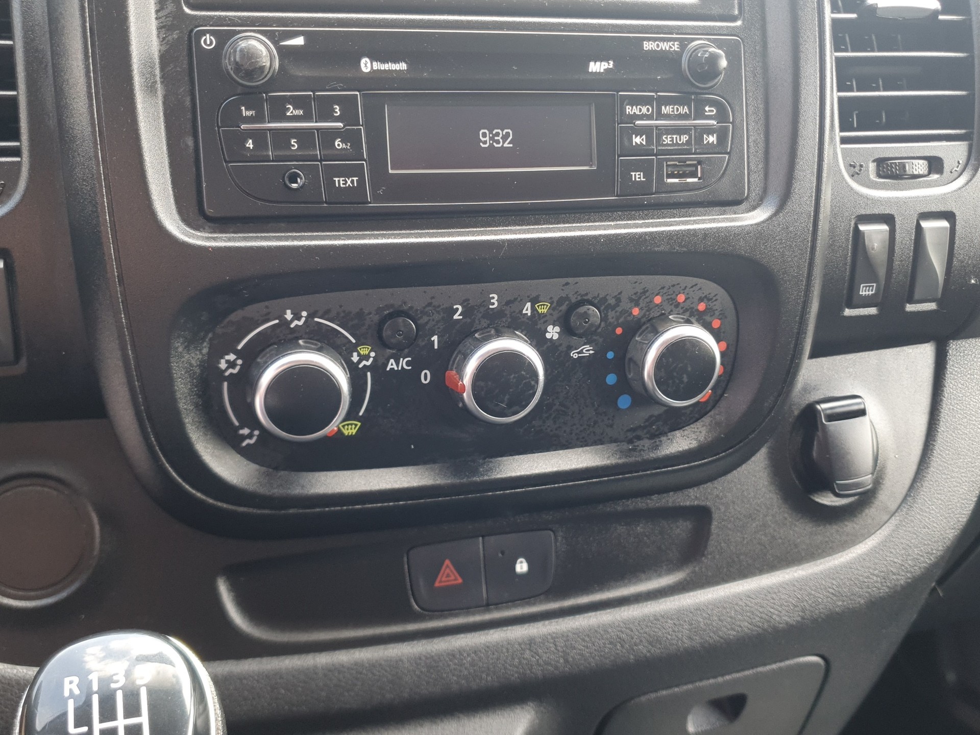 RENAULT Trafic 2.0 Energy dCi 120 3.0t Business L1H1-image-14