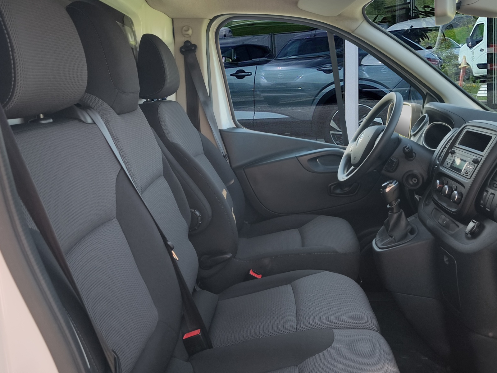 RENAULT Trafic 2.0 Energy dCi 120 3.0t Business L1H1-image-9