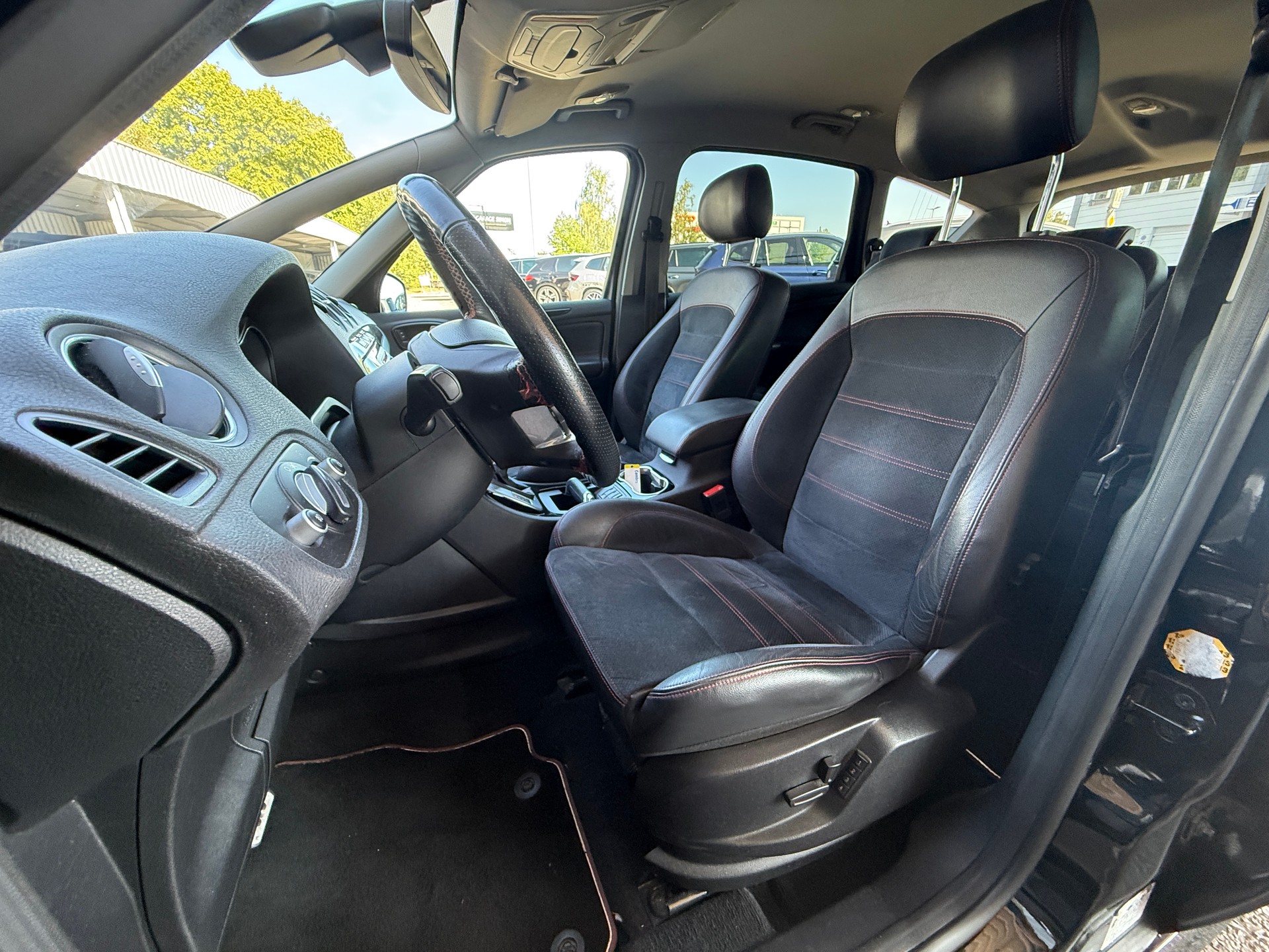 FORD S-Max 2.2 TDCi TitaniumS Automatic-image-9
