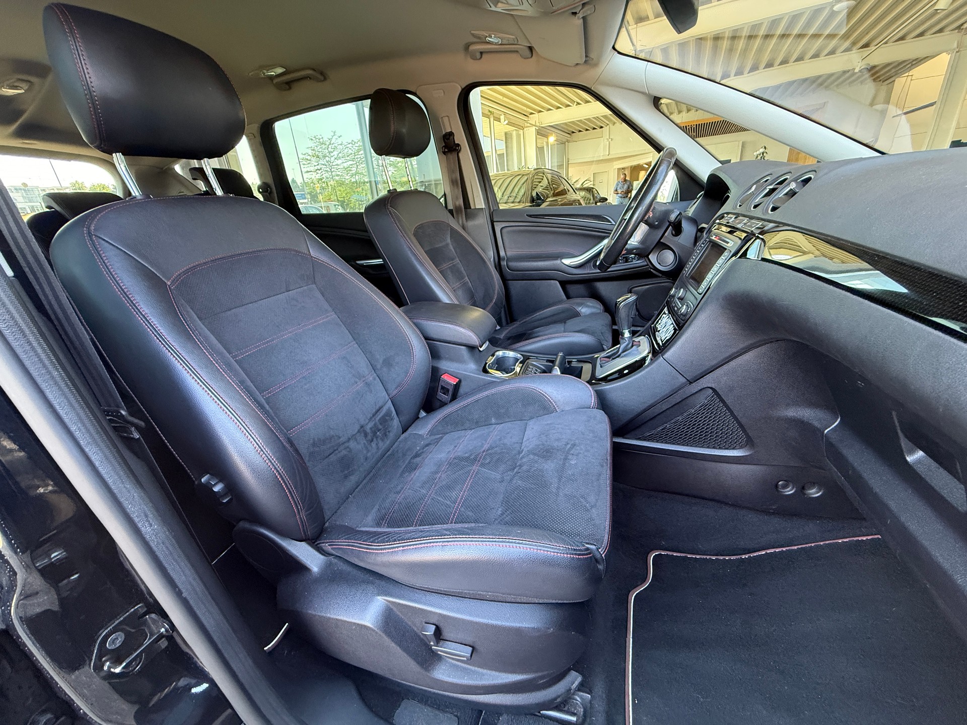 FORD S-Max 2.2 TDCi TitaniumS Automatic-image-17