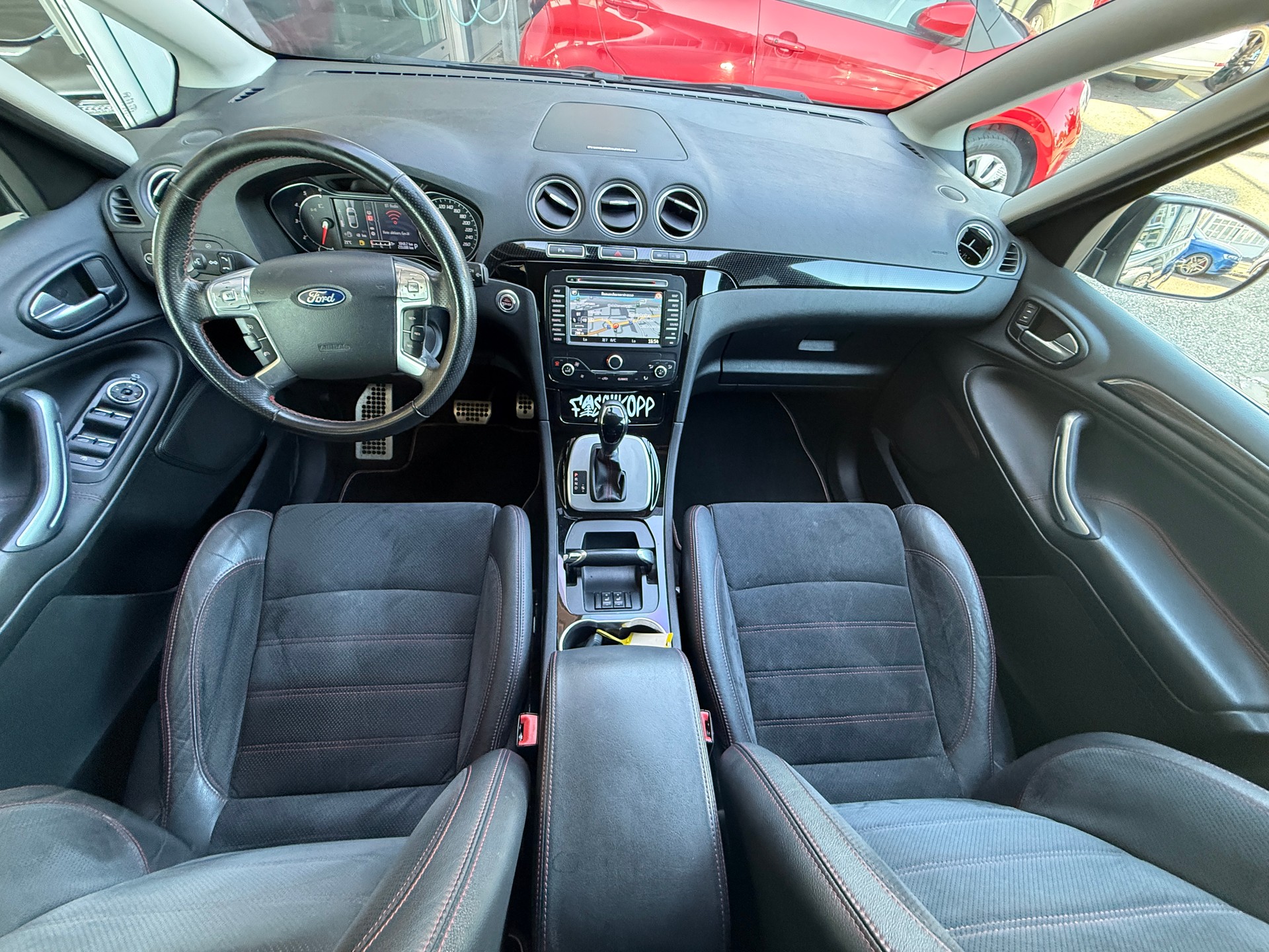 FORD S-Max 2.2 TDCi TitaniumS Automatic-image-18