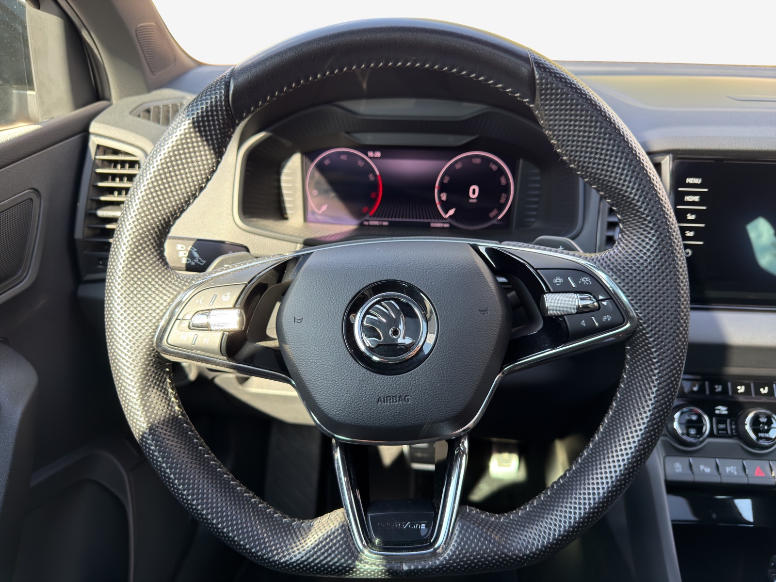 SKODA Karoq 2.0 TSI SportLine 4x4 DSG-image-9