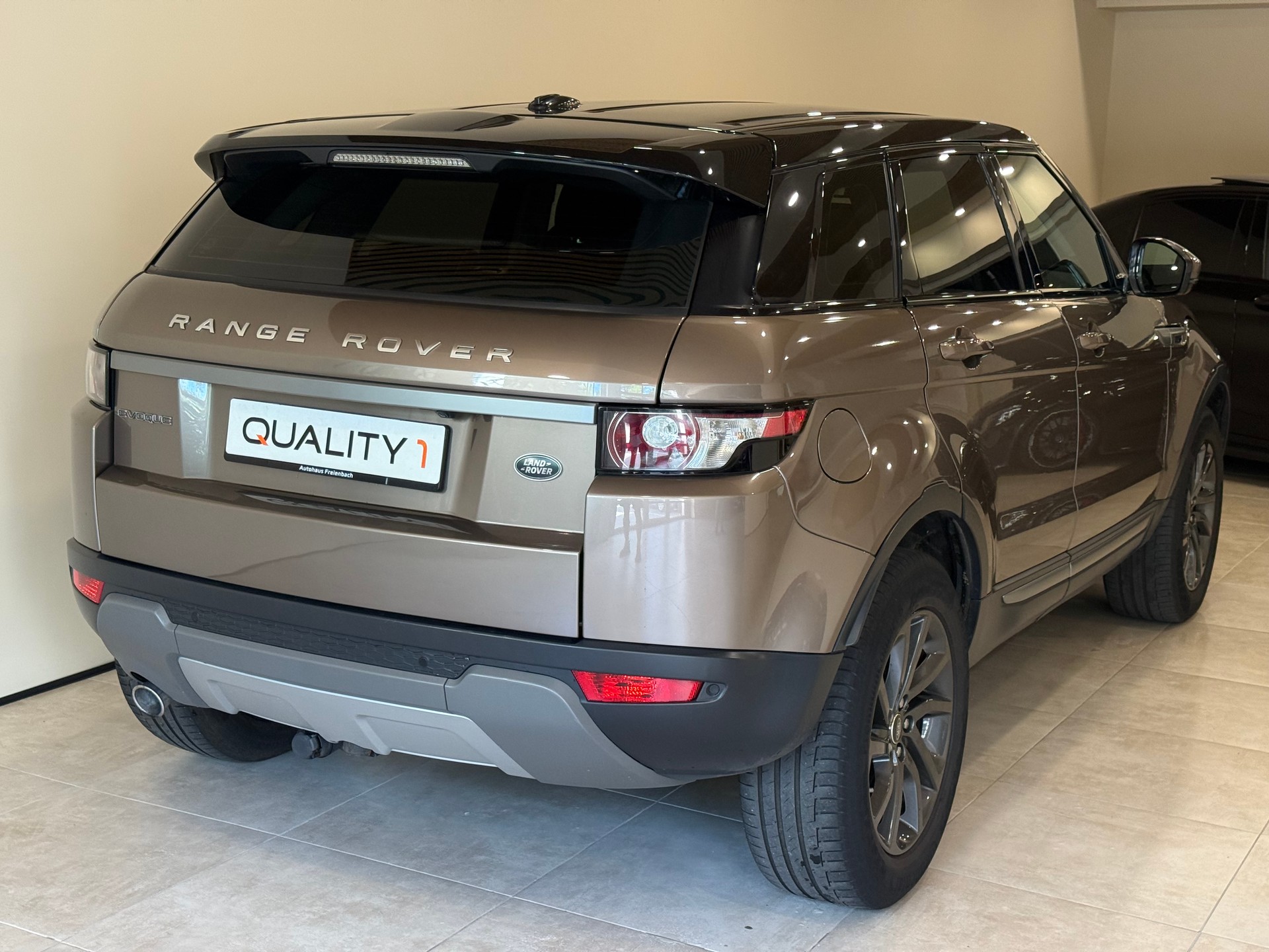 LAND ROVER Range Rover Evoque 2.2 TD4 Pure AT9-image-4