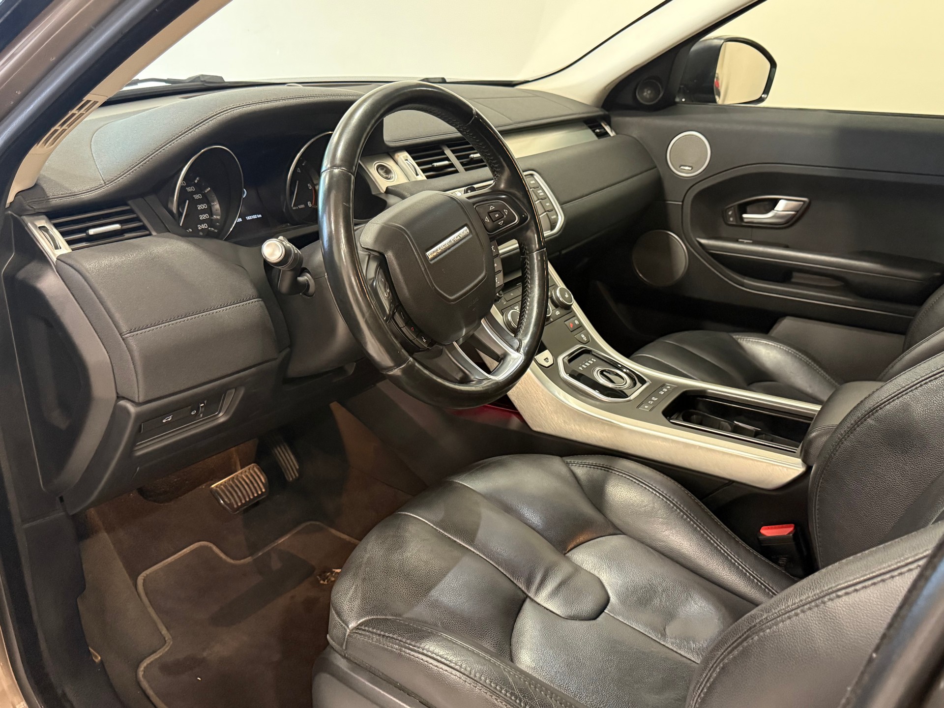 LAND ROVER Range Rover Evoque 2.2 TD4 Pure AT9-image-6