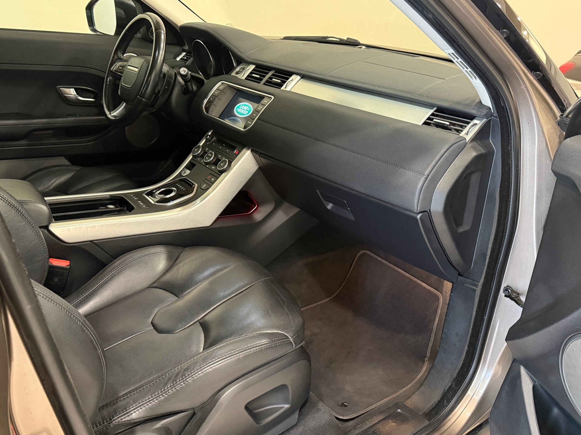 LAND ROVER Range Rover Evoque 2.2 TD4 Pure AT9-image-9