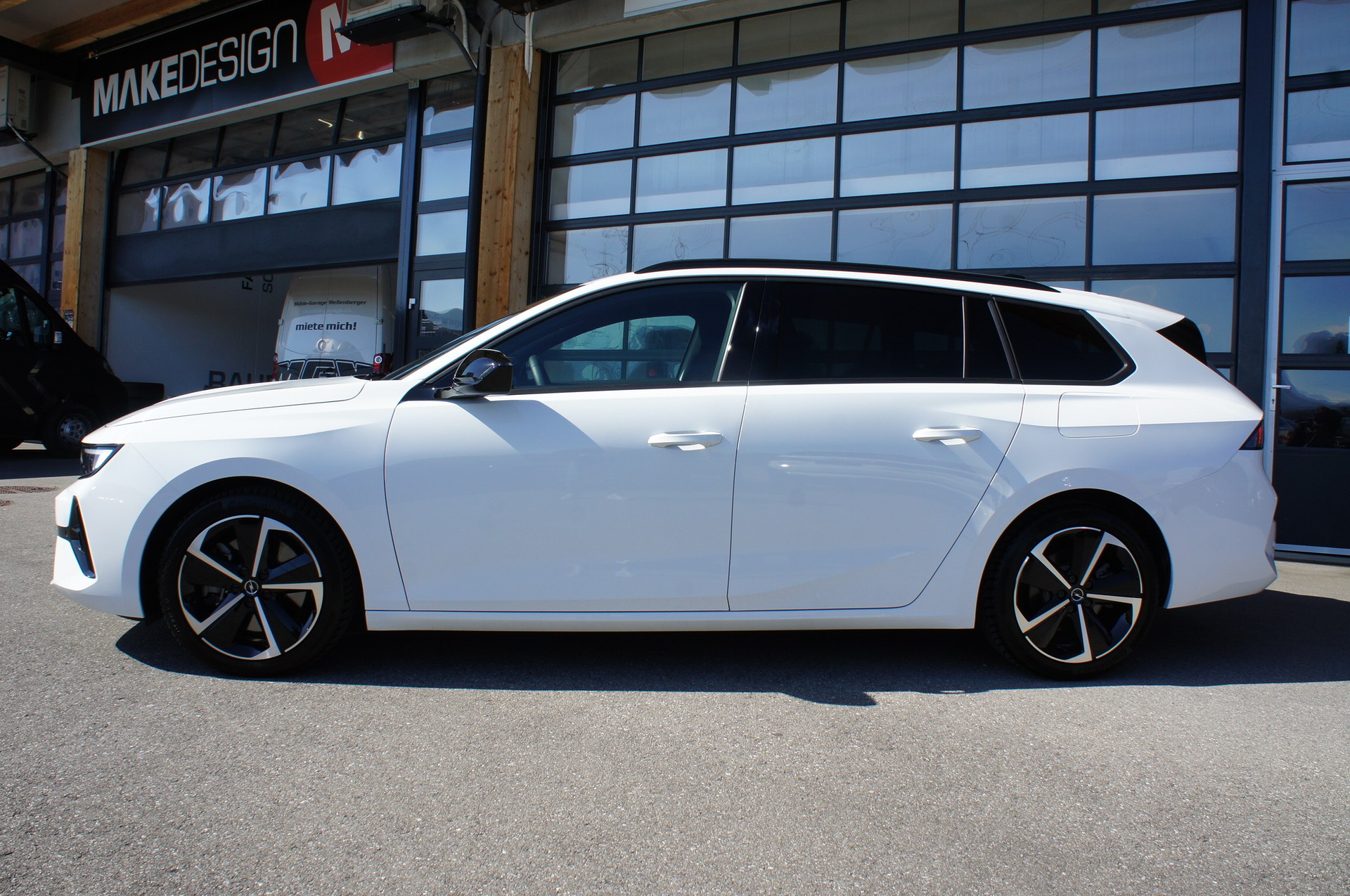 OPEL Astra Sports Tourer 1.6 PHEV Turbo GS A-image-1