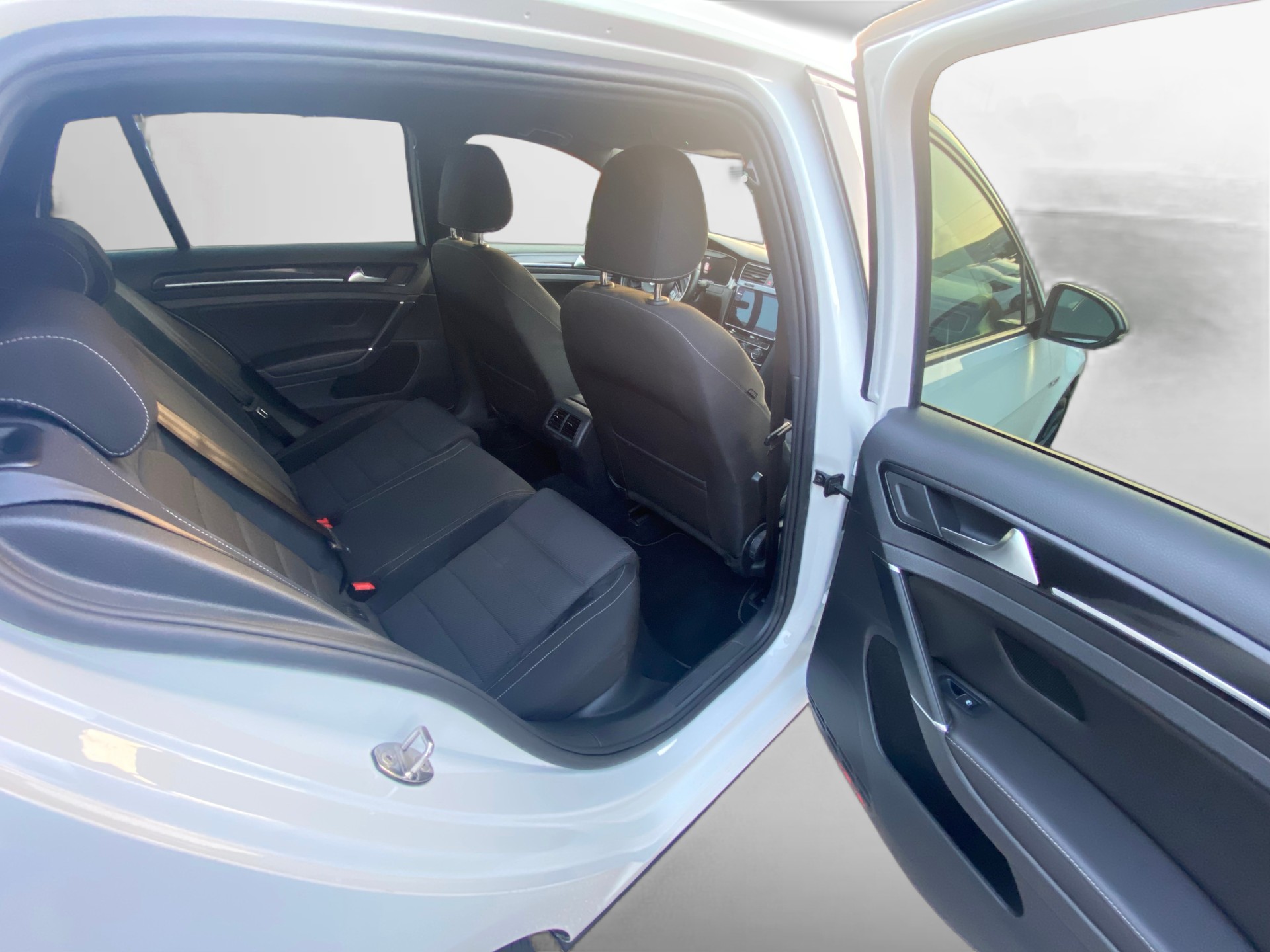 VW Golf 2.0 TSI R 4Motion-image-15