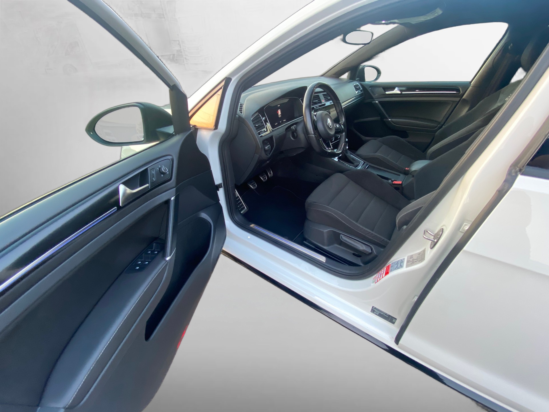 VW Golf 2.0 TSI R 4Motion-image-19